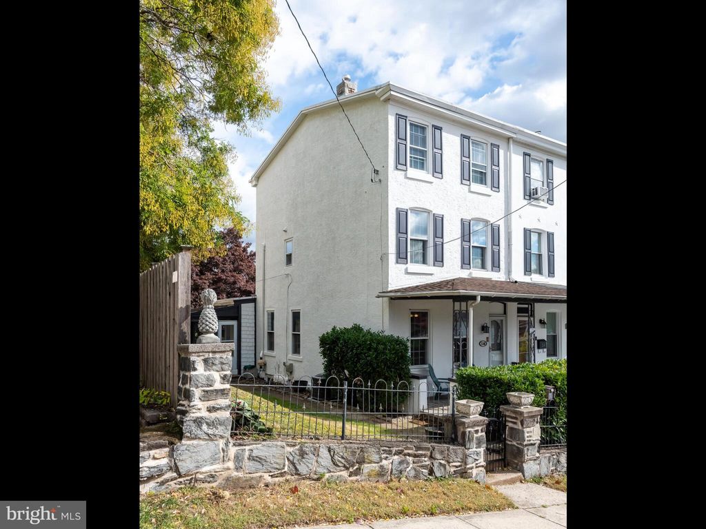Photo of 116 Cedar Avenue, CONSHOHOCKEN, PA 19428 (MLS # PAMC2160338)