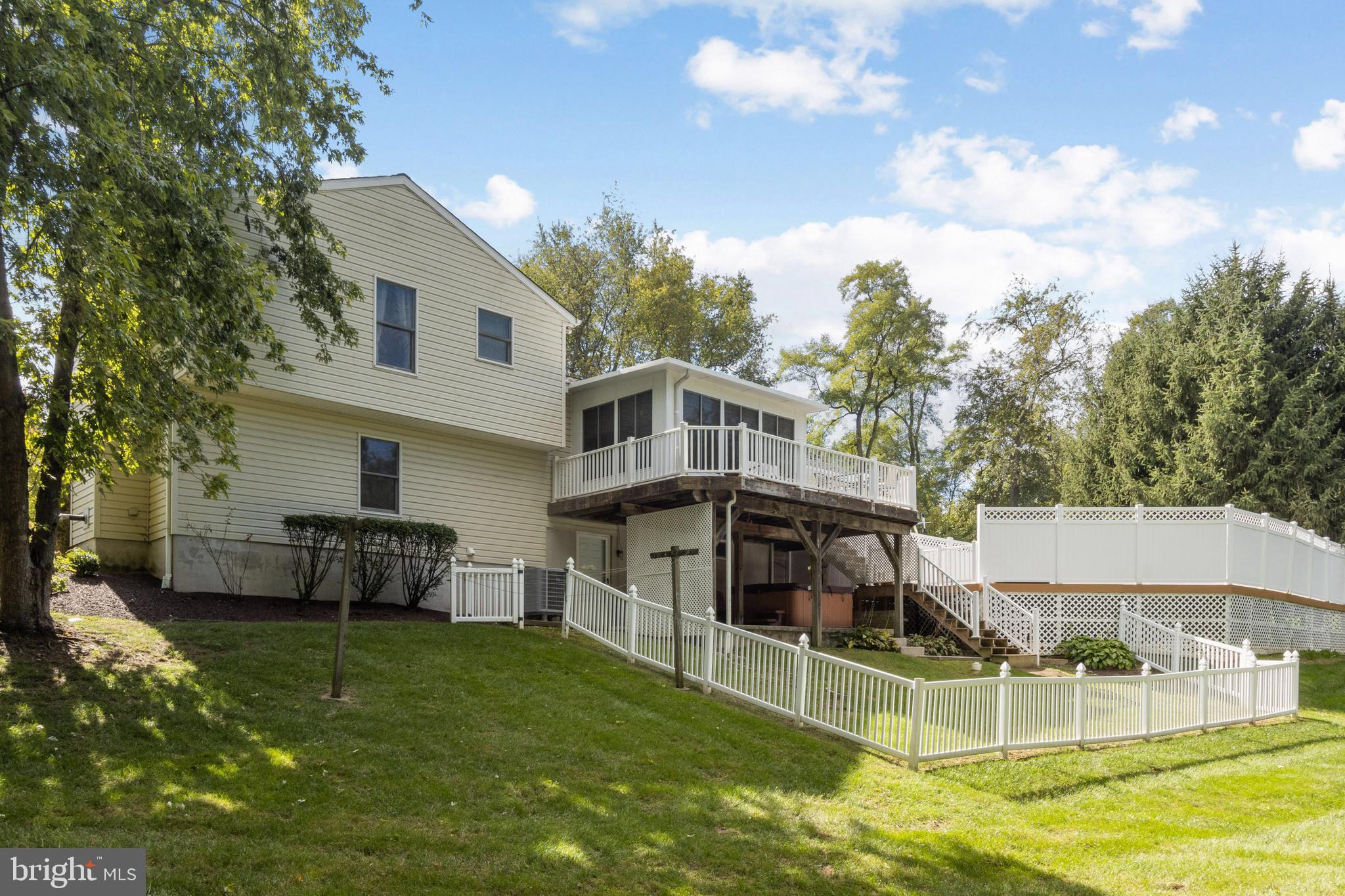 CARROLLYN MANOR - Residential