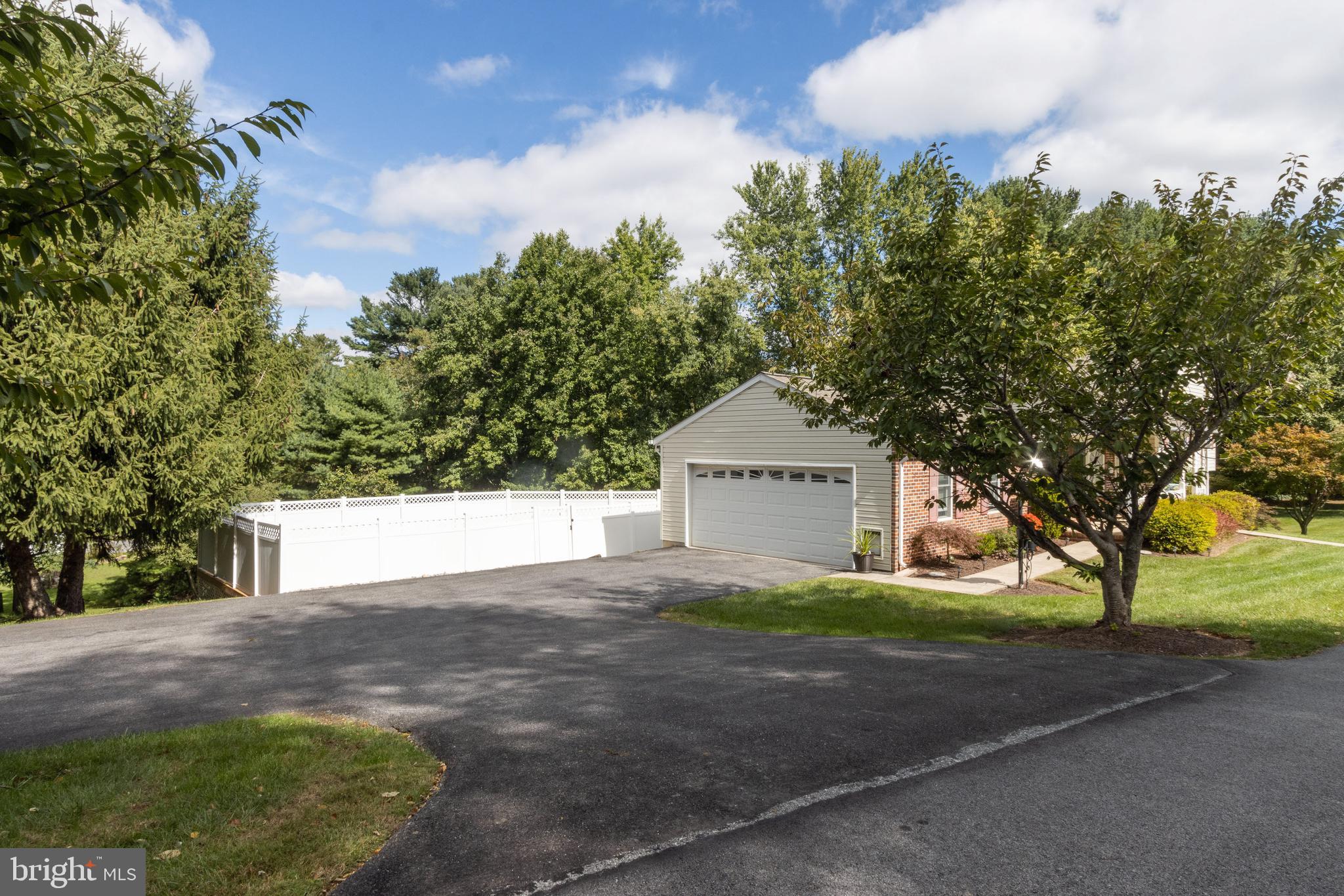 CARROLLYN MANOR - Residential