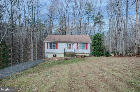 221 Village Court, Ruther Glen, VA MLS: VACV2007710