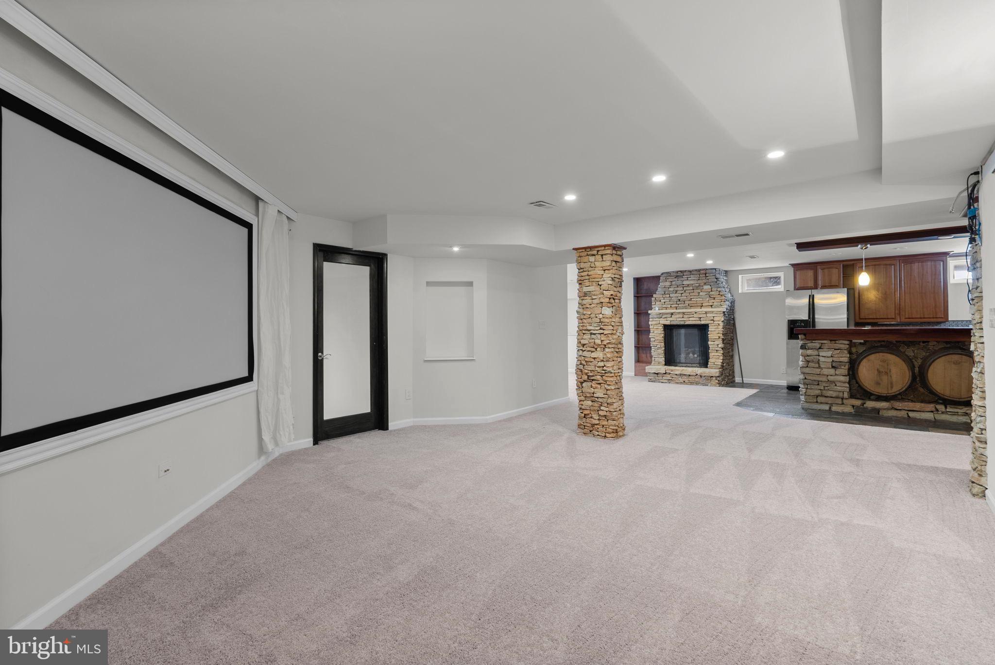 SENECA CROSSING - Residential