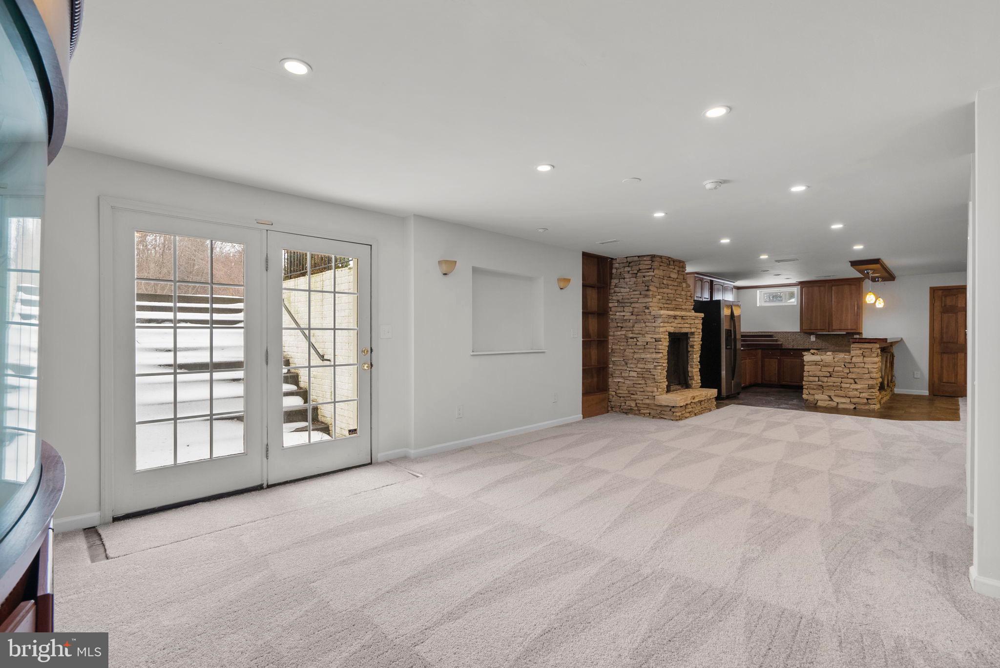 SENECA CROSSING - Residential