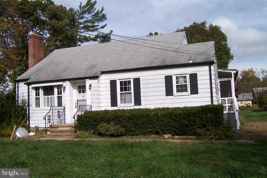 CONVENIENT LOCATION, APLICANTS MUST HAVE GOOD CREDIT SCORES AND GOOD INCOM,THERE IS $50 APLICATION FEE, PETS ALLOWED   CASE BY CASE. LARGE BACK YARD GREAT FOR GARDENIN G,PETS ARE ALLOWED, $600 PET DEPOSIT, 5 PERCENT ANNUAL RENT INCREASE,ALL UTILITIES ARE TENANTS RESPONSIBILITY, CLOSE TO SHOPS AND RESTAURANTS ON LITTLE RIVER TURNPIKE, SCREENED PORCH, LARGE BACK YARD, 5 PERCENT ANNUAL RENT INCREASE, 50,    PLENTY OF PARKING SPACE, DRIVE WAY AND ON THE STREET.