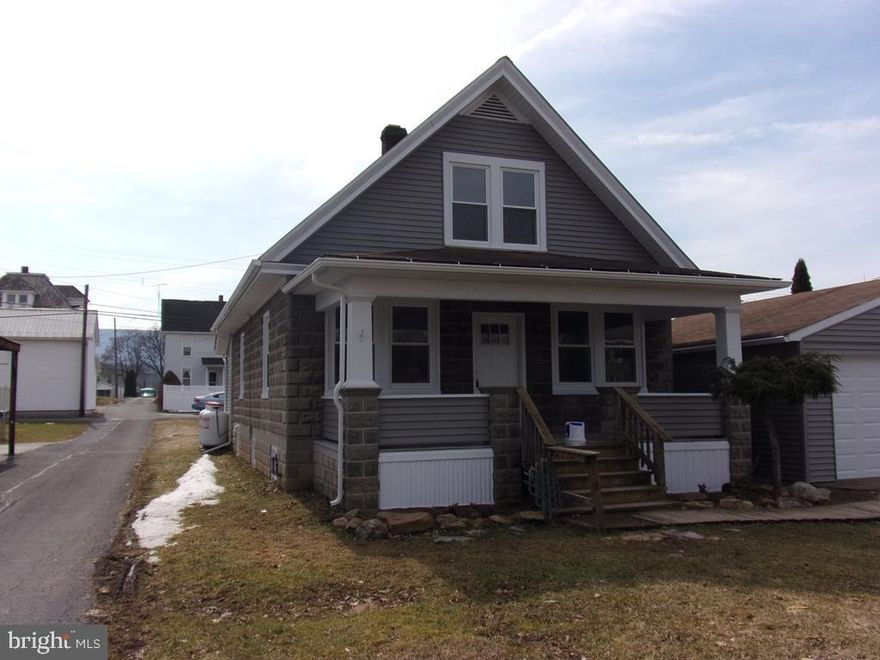 3 bedroom, 2 Full/1 Half Bath, 1.5 story sculptured block home on 60' x 120' level corner lot. Large 2 car detached garage. Heatpump w/ Propane backup.