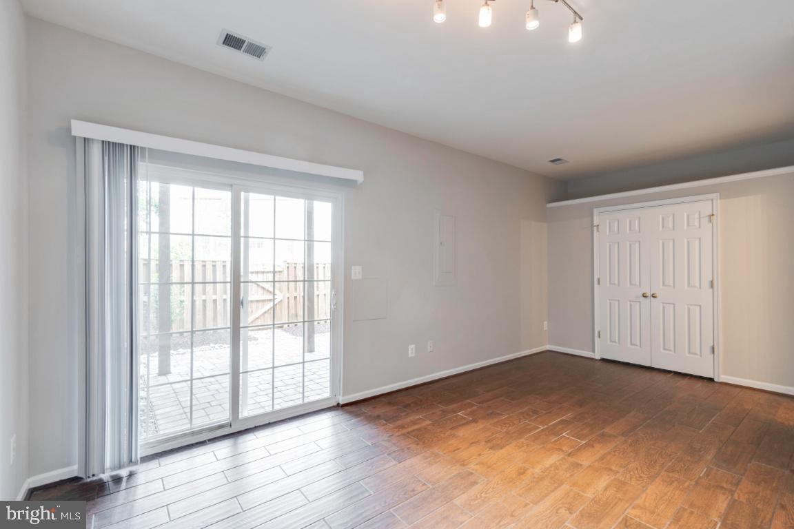 SOUTH RIDING - Residential Lease