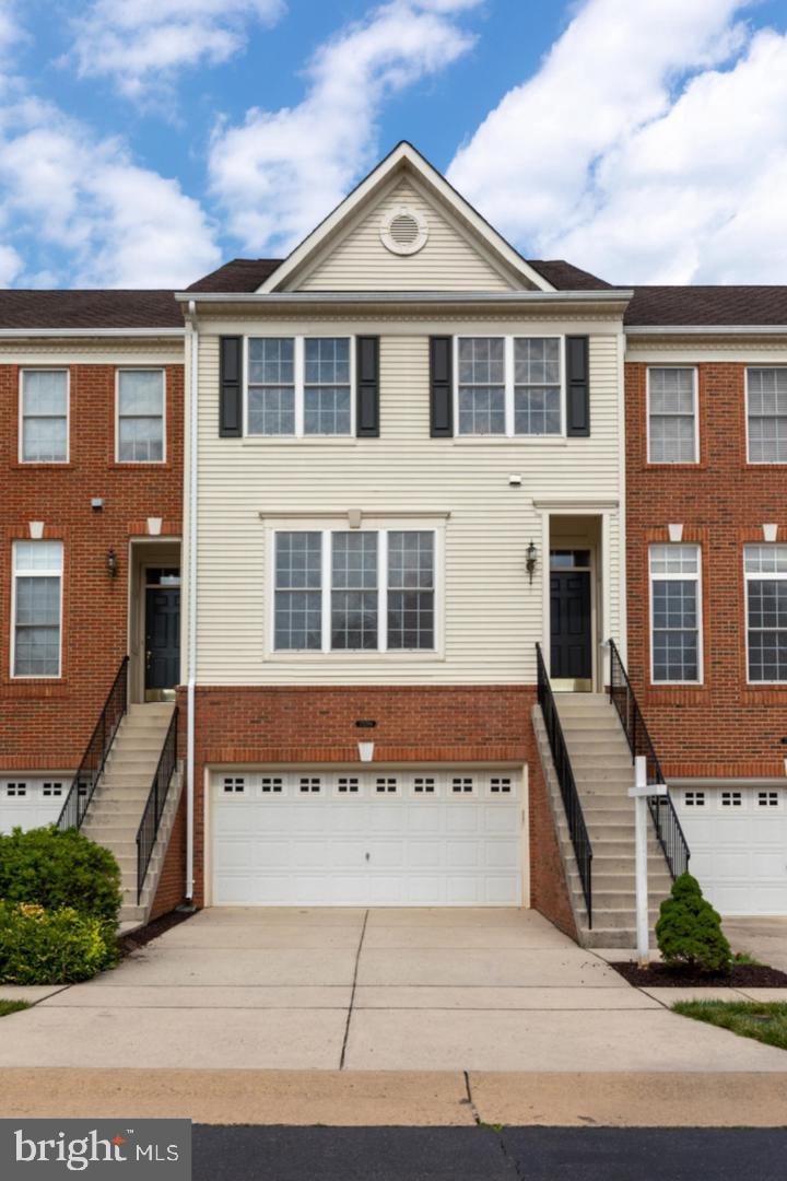 SOUTH RIDING - Residential Lease