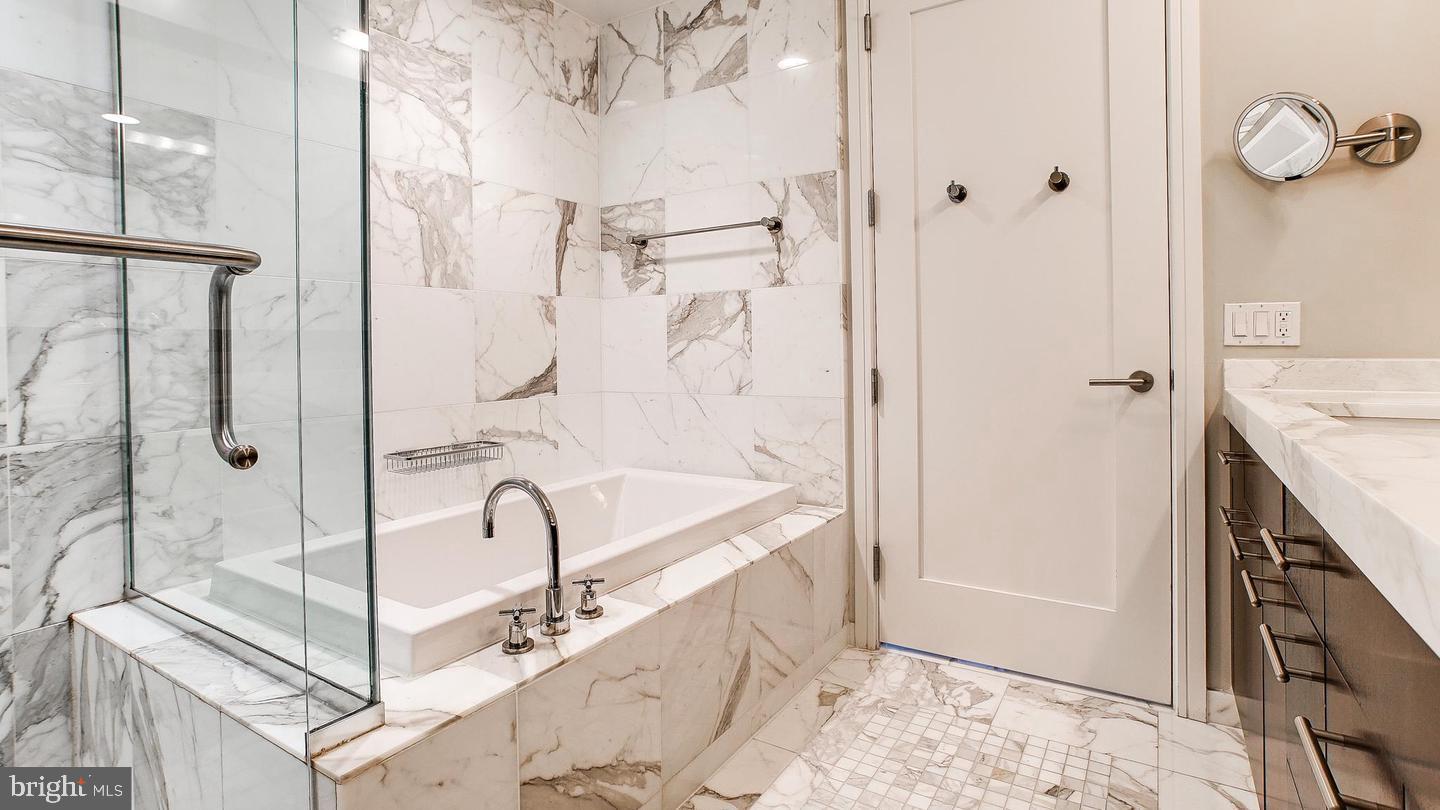 AVENUE OF THE ARTS - Residential