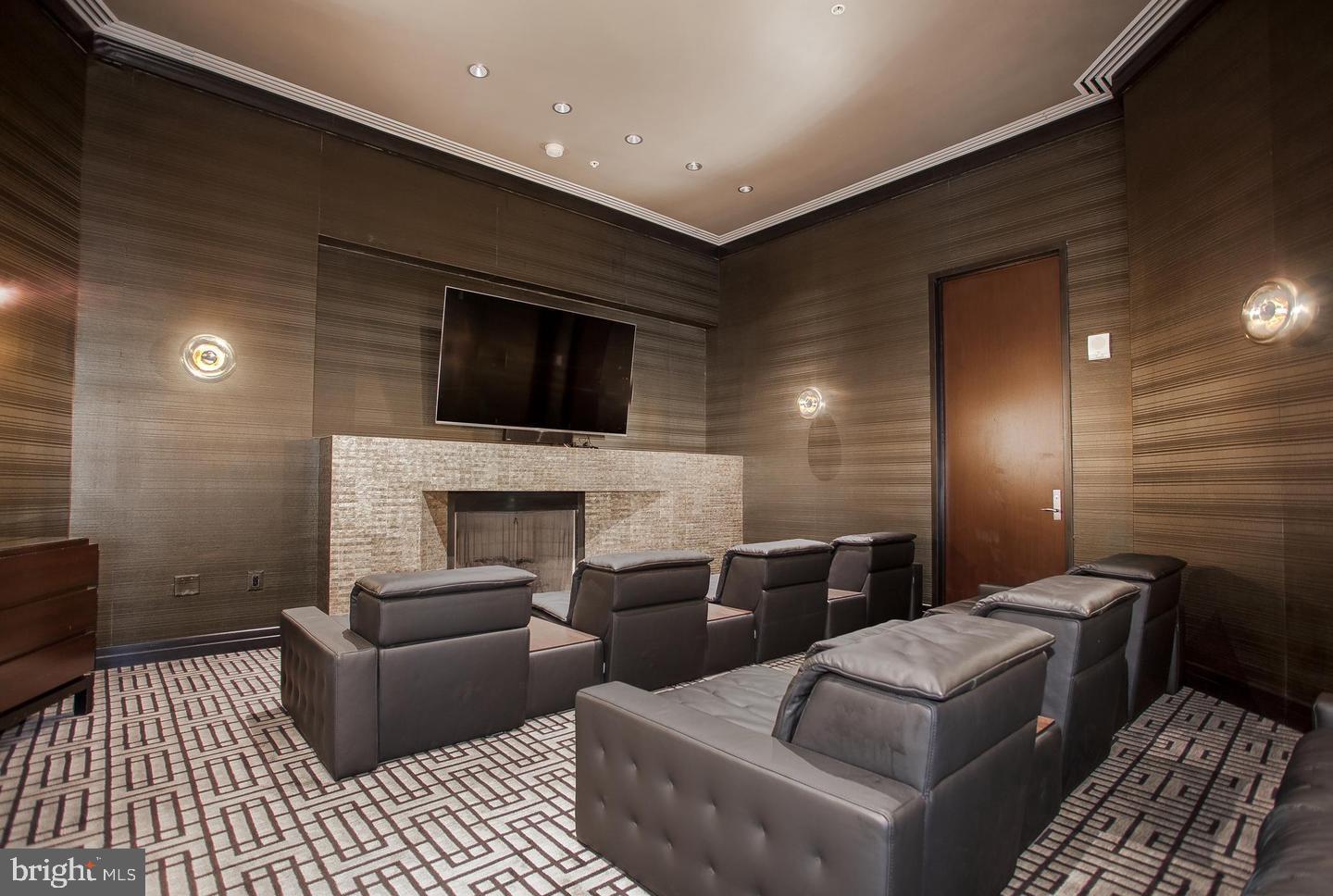 AVENUE OF THE ARTS - Residential