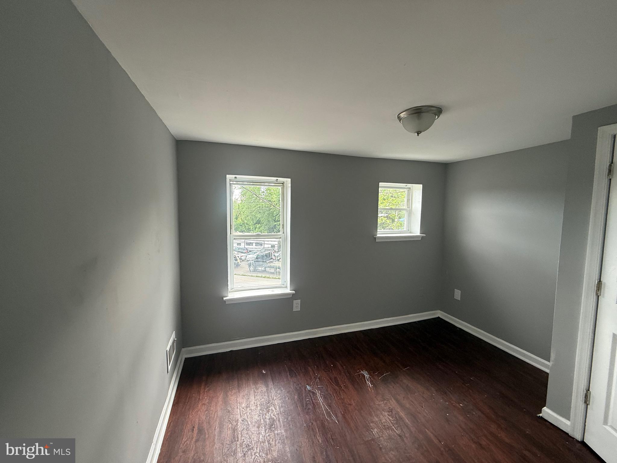 MILL HILL - Residential