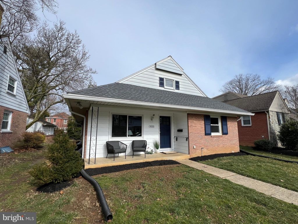 Photo of 933 Louise Avenue, Lancaster, PA 17603 (MLS # PALA2047292)