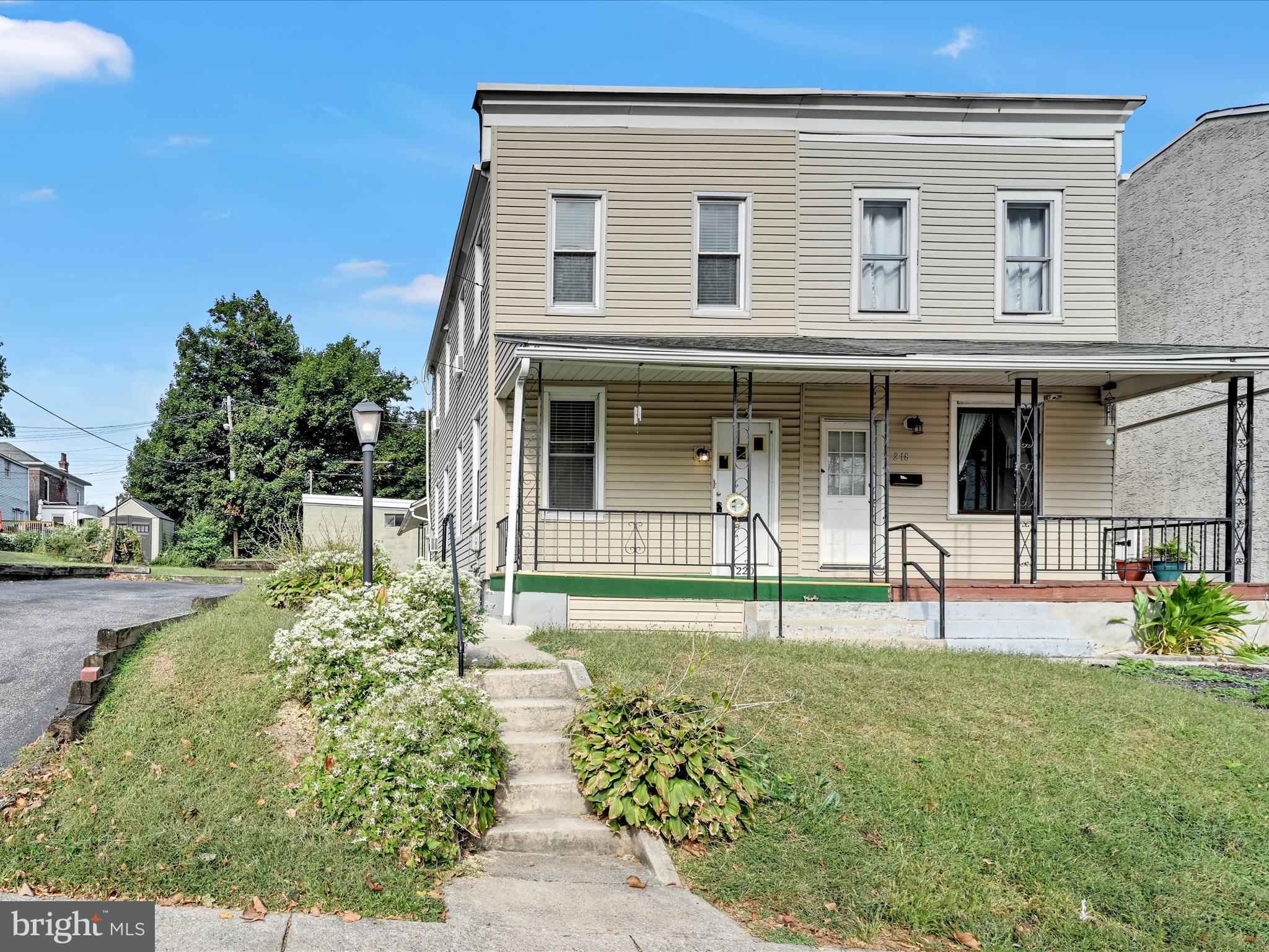 220 S 2ND AVENUE