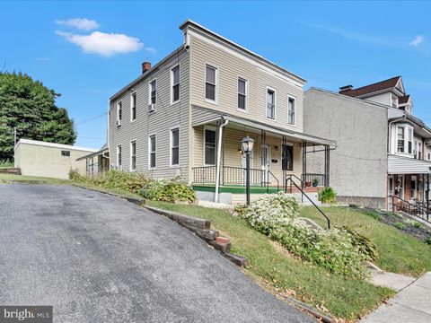 220 S 2ND AVENUE WEST READING PA 19611