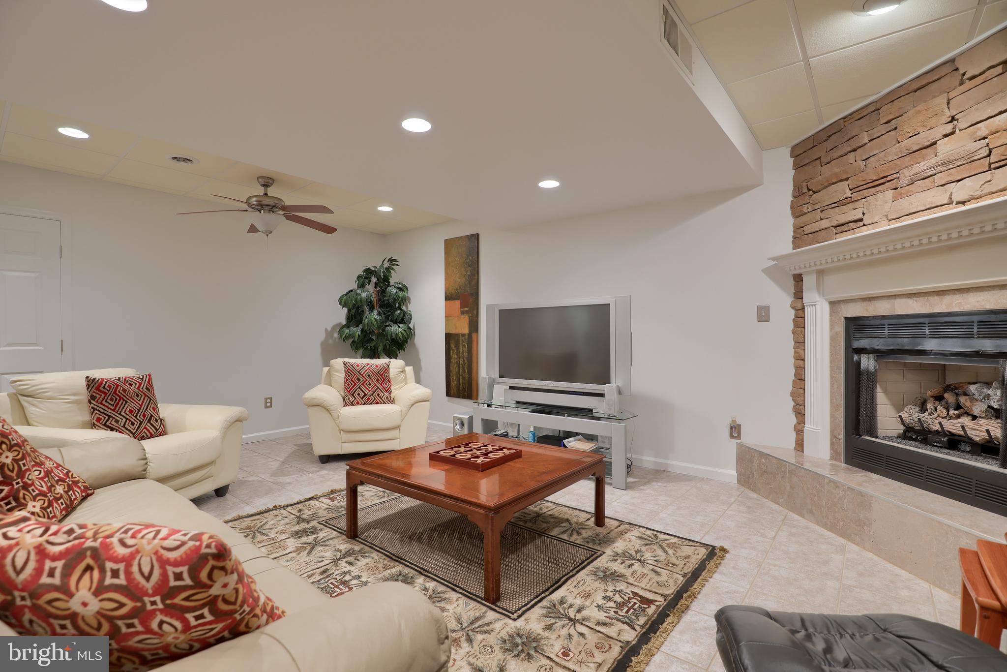 SPRING MEADOWS - Residential