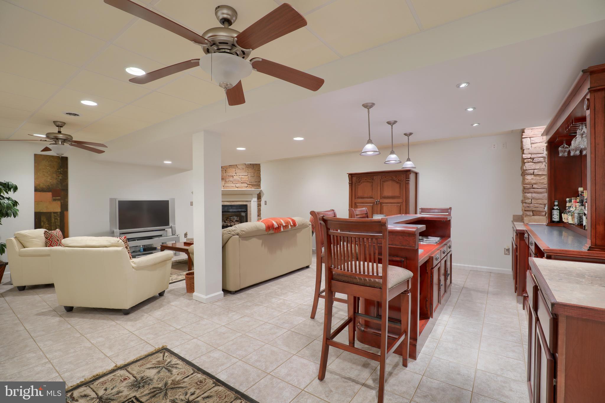 SPRING MEADOWS - Residential