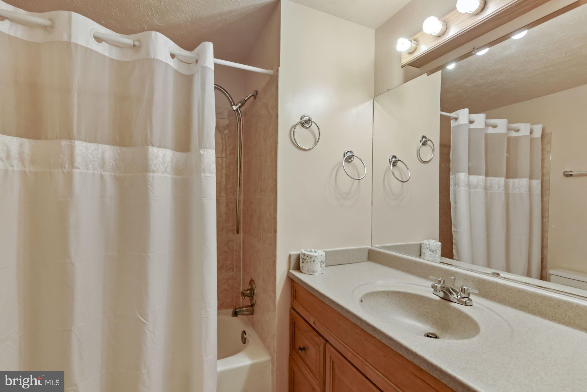 STARLIT PONDS - Residential Lease