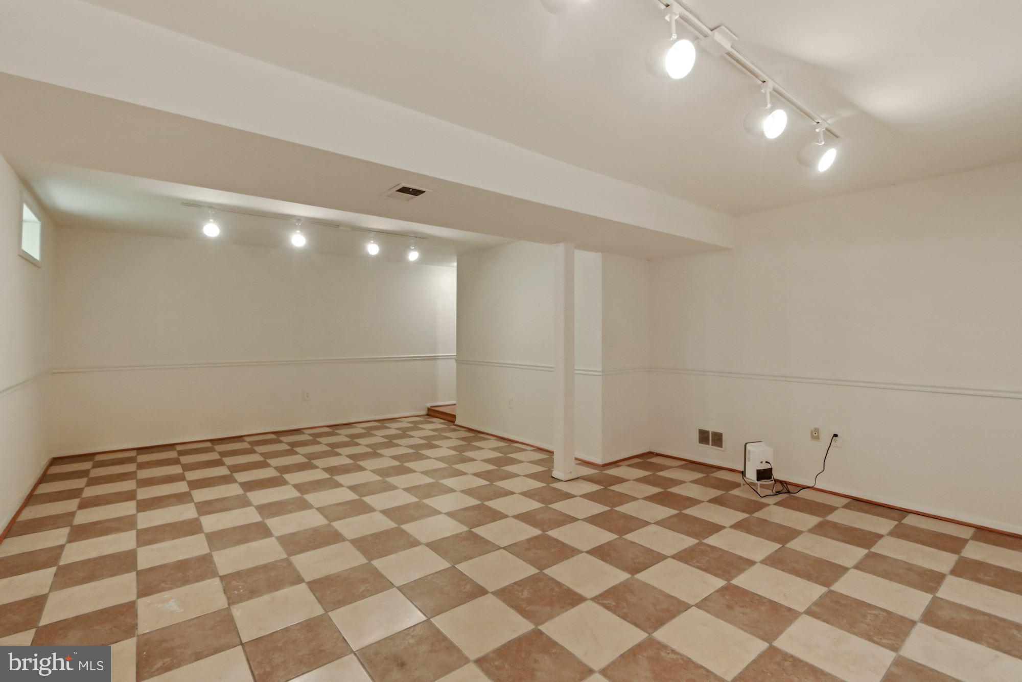 STARLIT PONDS - Residential Lease