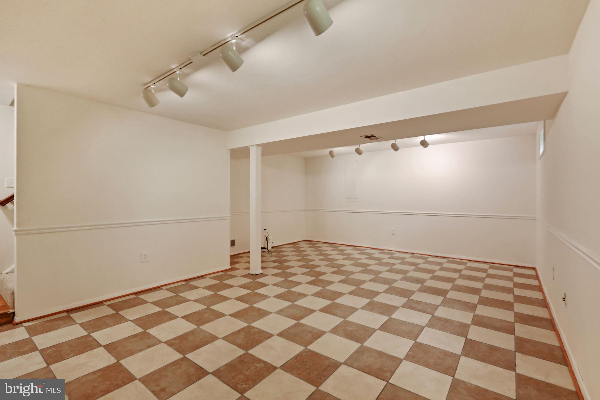 STARLIT PONDS - Residential Lease