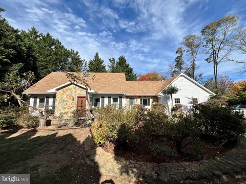 Photo of 9720 Five Oaks Road, FAIRFAX, VA 22031 (MLS # VAFX2276348) Photo of 9720 Five Oaks Road, FAIRFAX, VA 22031 (MLS # VAFX2276348)