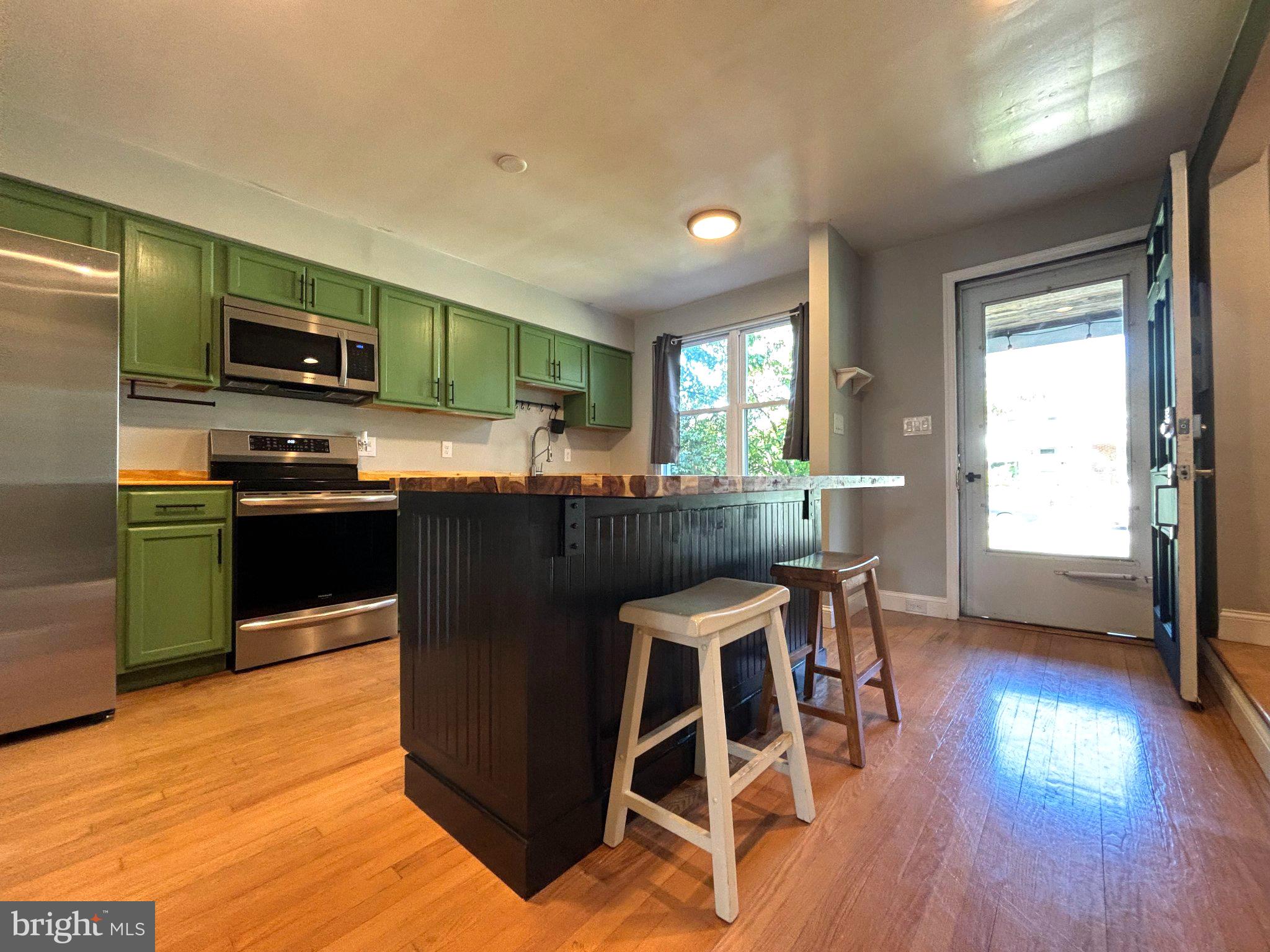 257 RIDGE AVENUE