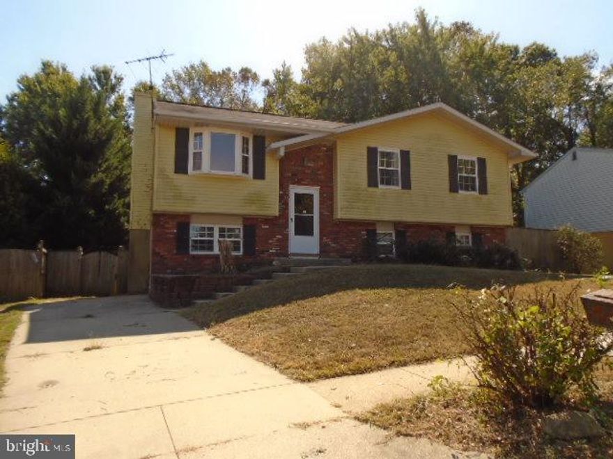 Spacious Split of Hidden Ridge Brightleaf features 3 bedrooms and 2.1 baths.  Open floor plan on main level. Kitchen has lots of cabinet space. Sliders off dining room leads to full size deck. Master bedroom also has sliders to deck. Lower level has family room with fireplace. Bonus room could be 4th bedroom and bath. Walk out level to large fenced rear yard. Close to schools , shopping and parks.  Nice commuter access to 50 and 97. Agents view documents on this listing for contract details and agent remarks. Call showing time/css to show. 1st 20 days is 1st look period for owner occupants.