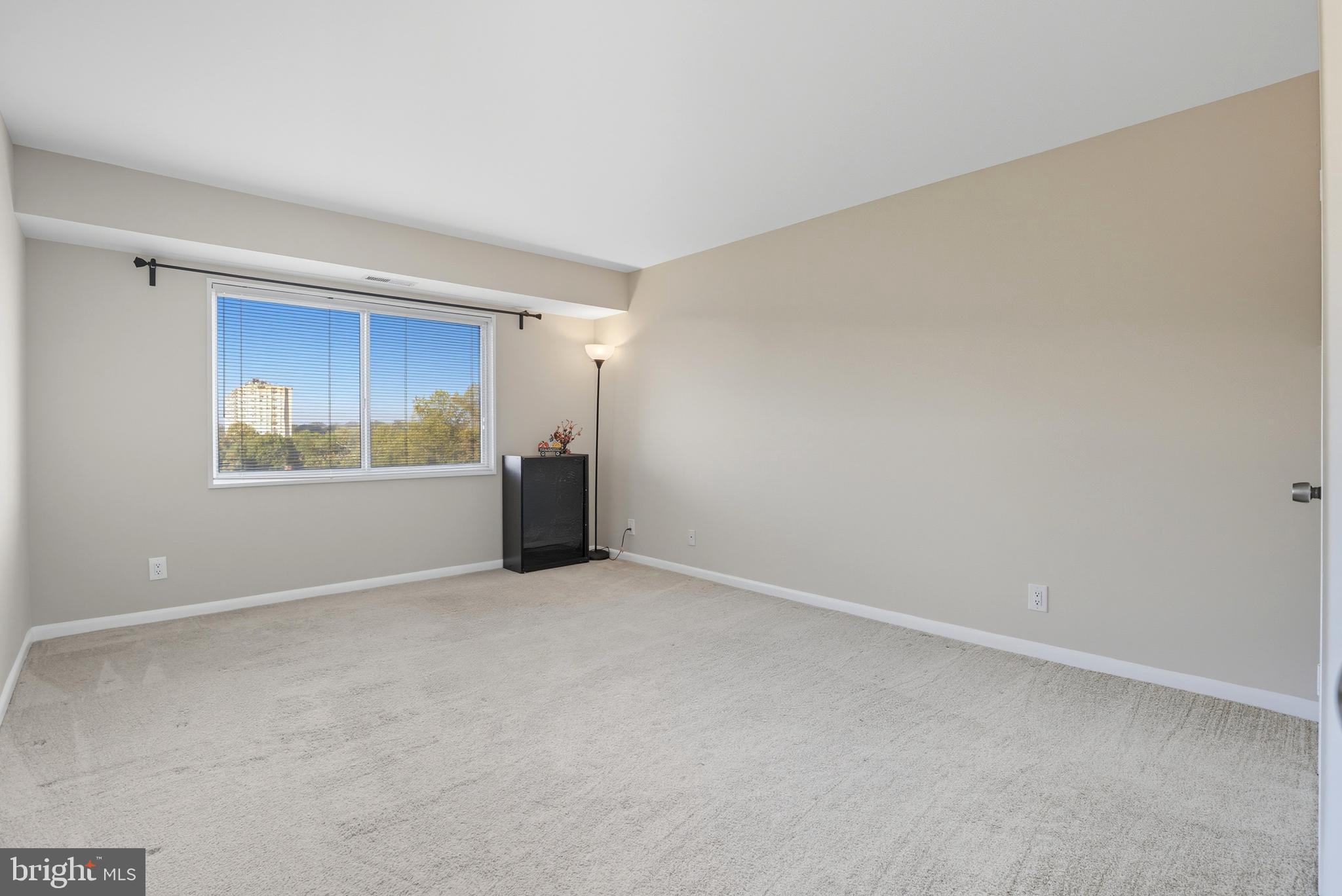 COLUMBIA TOWERS - Residential