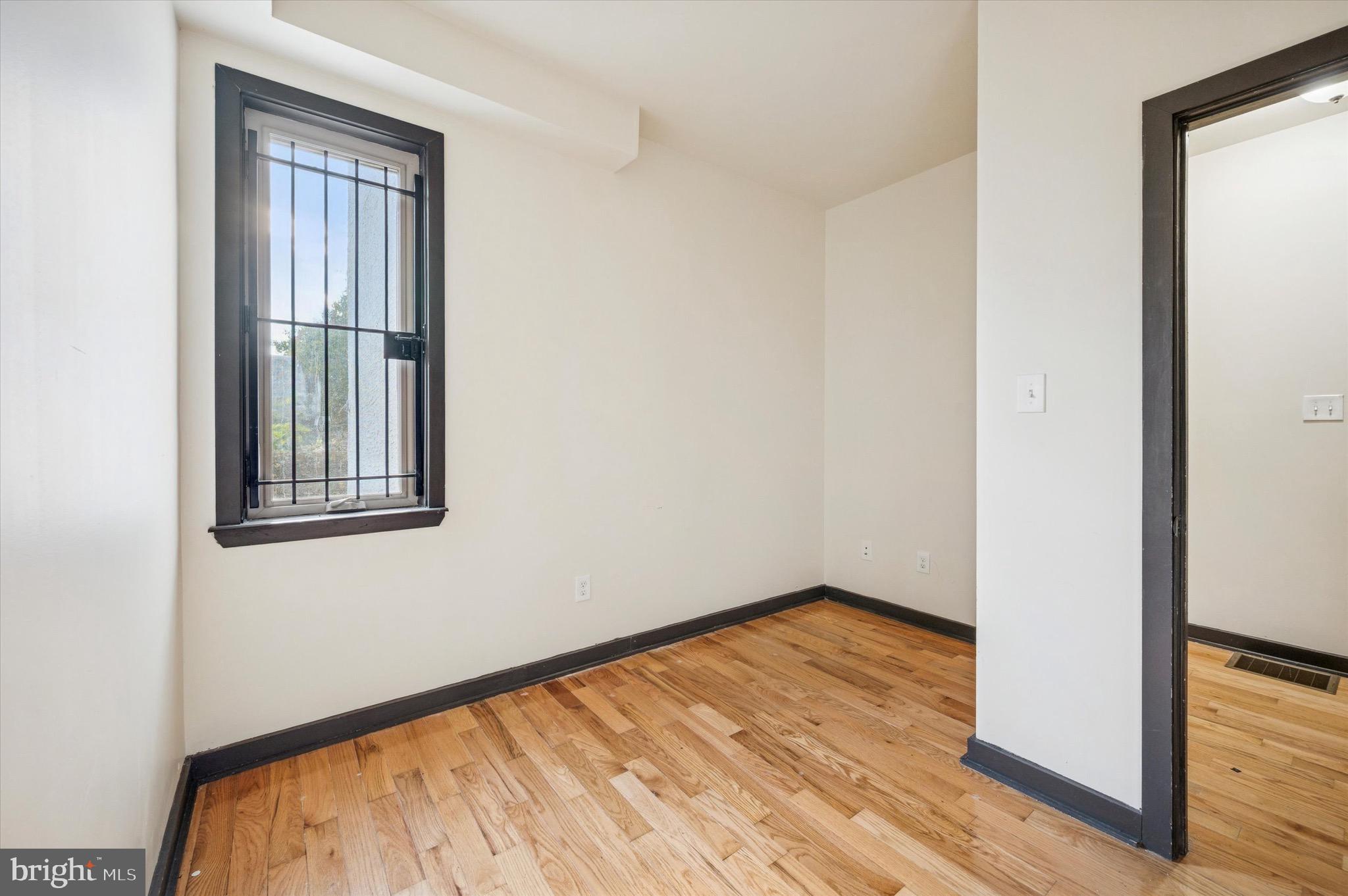 1812 W MONTGOMERY AVENUE