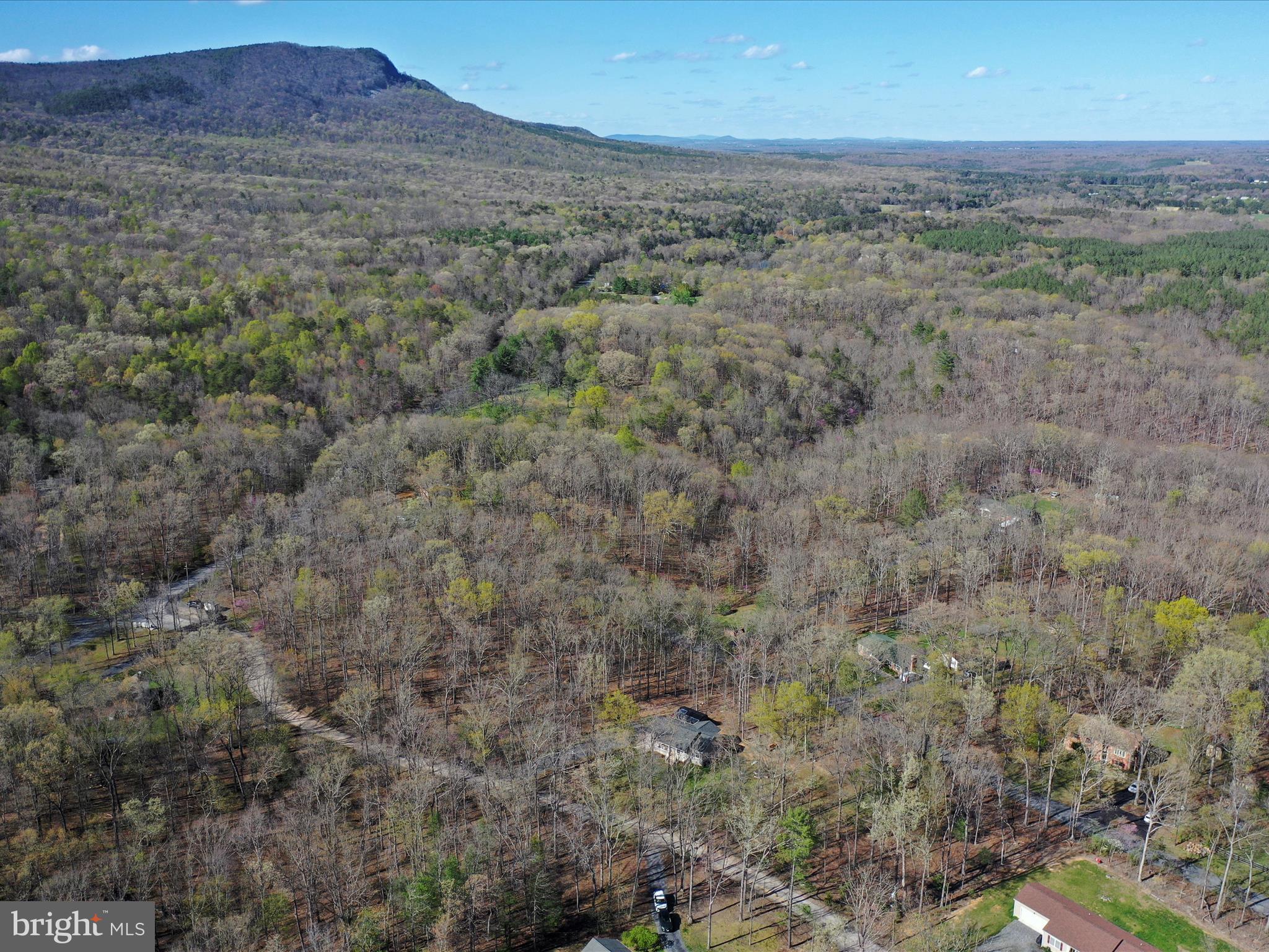 THUNDERBIRD FARM - Residential