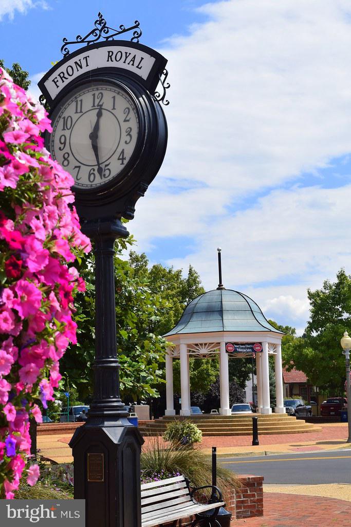 THUNDERBIRD FARM - Residential