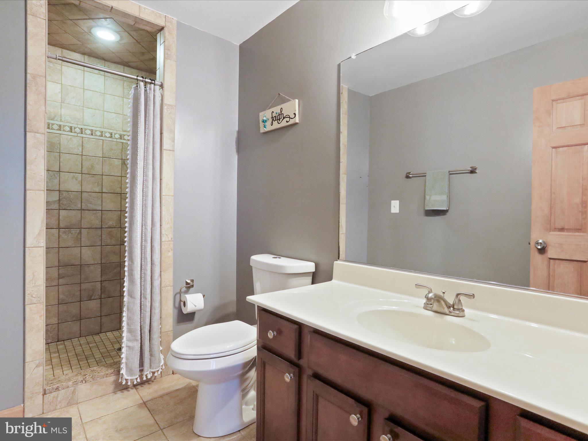 THUNDERBIRD FARM - Residential