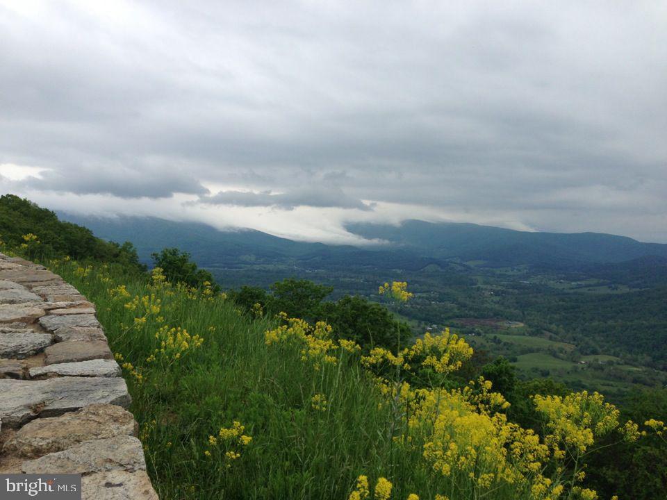 THUNDERBIRD FARM - Residential