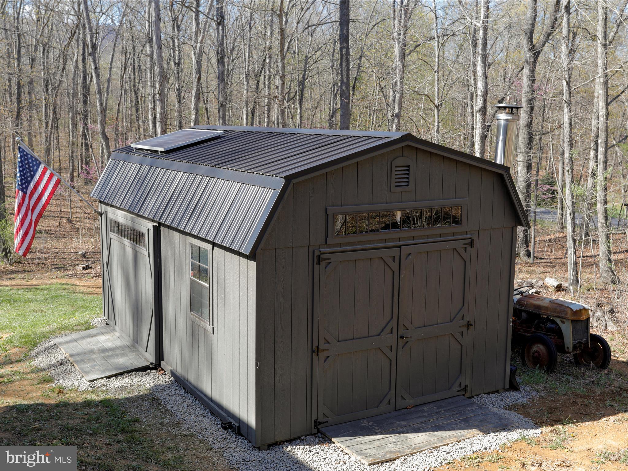 THUNDERBIRD FARM - Residential