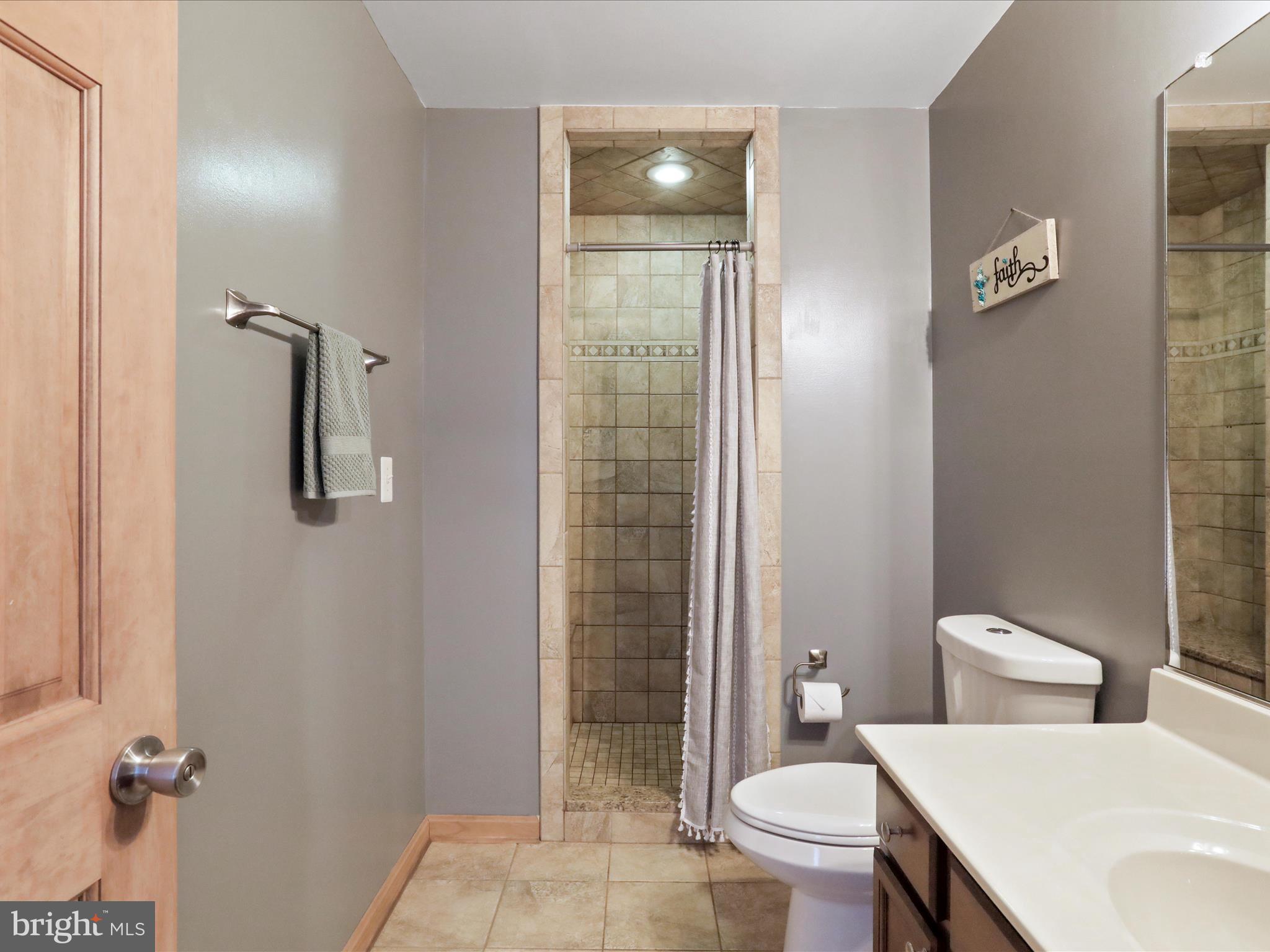 THUNDERBIRD FARM - Residential