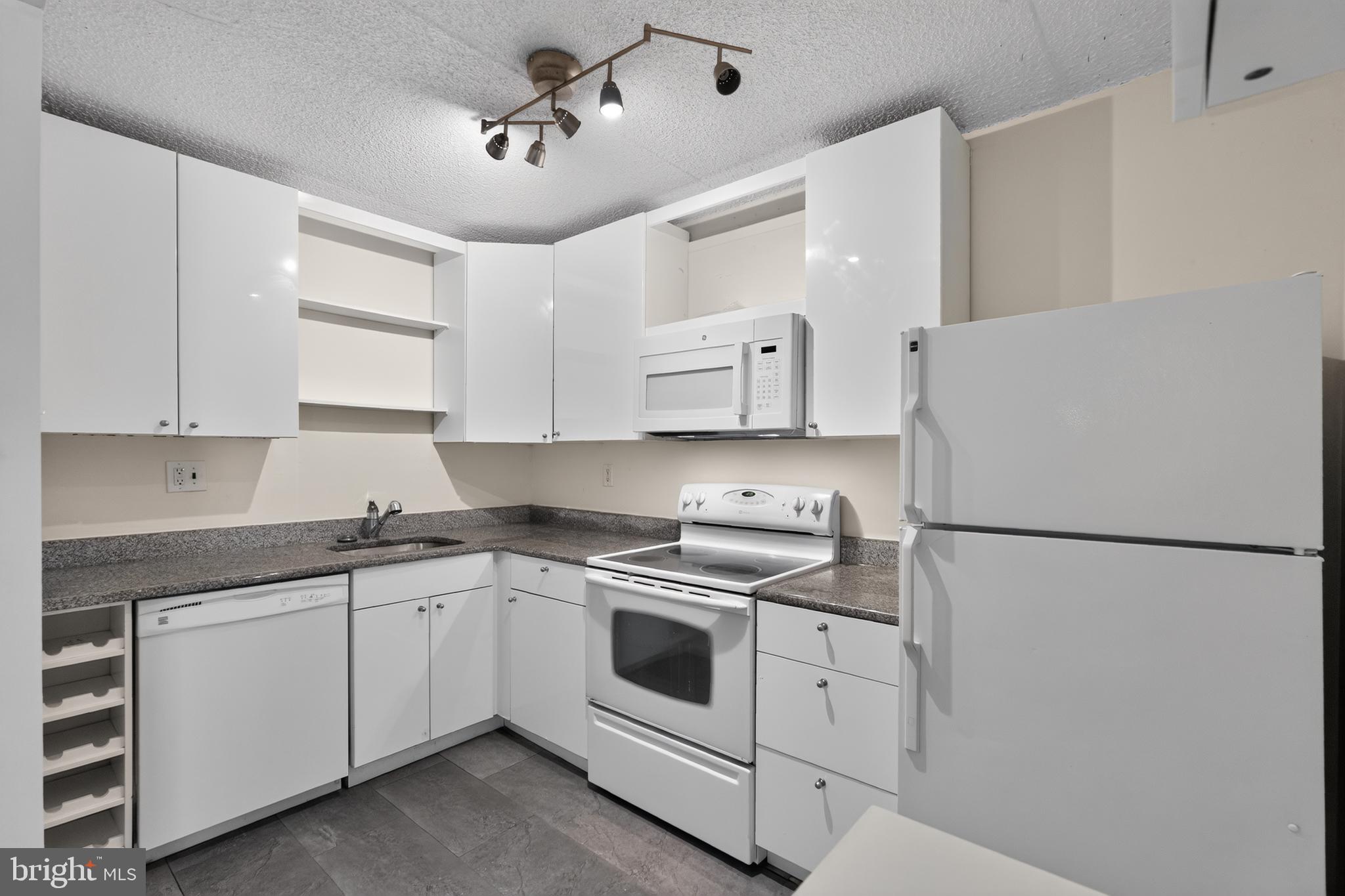 828 PUTNAM BOULEVARD A 53A