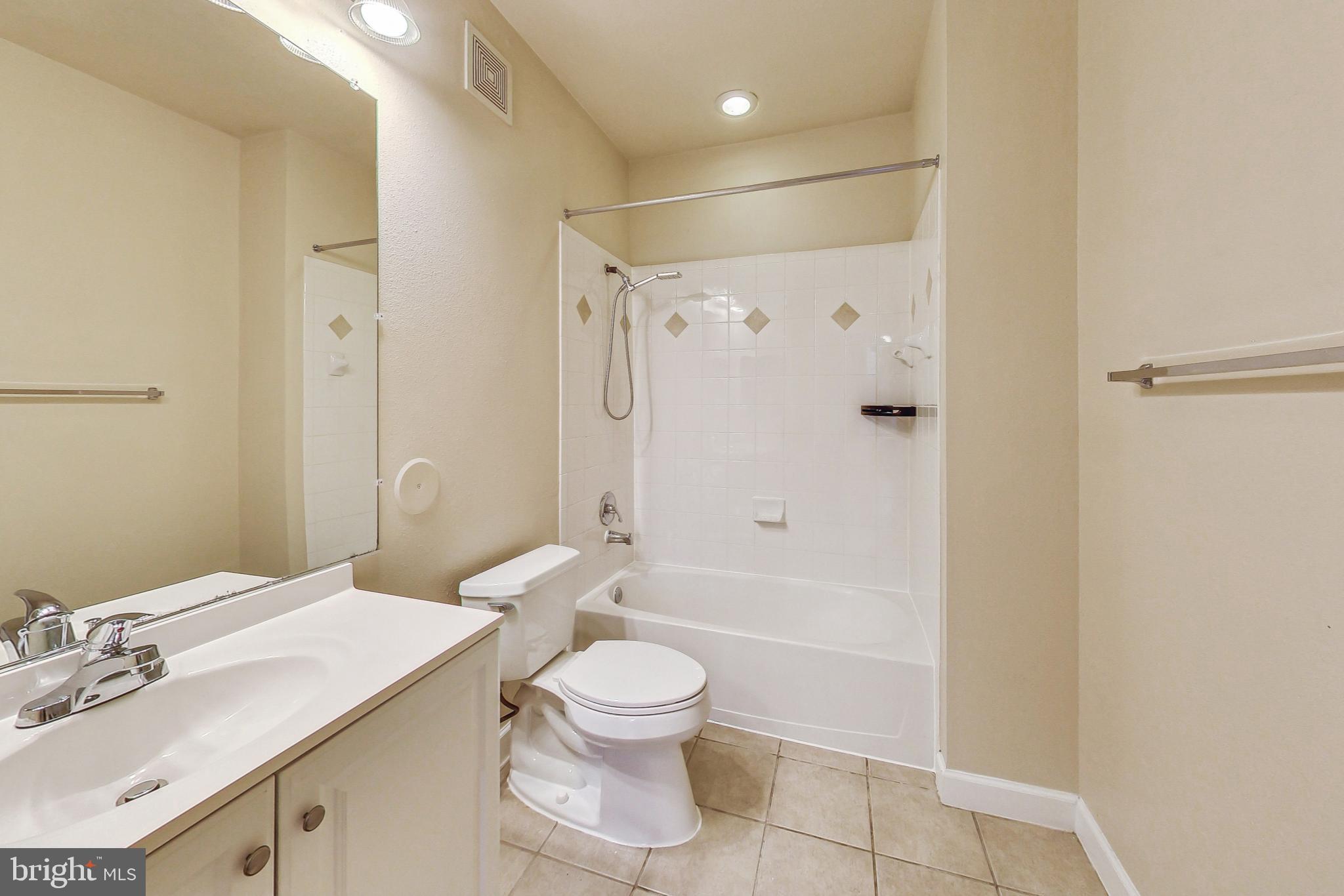 FITZ AT ROCKVILLE TOWN C - Residential Lease