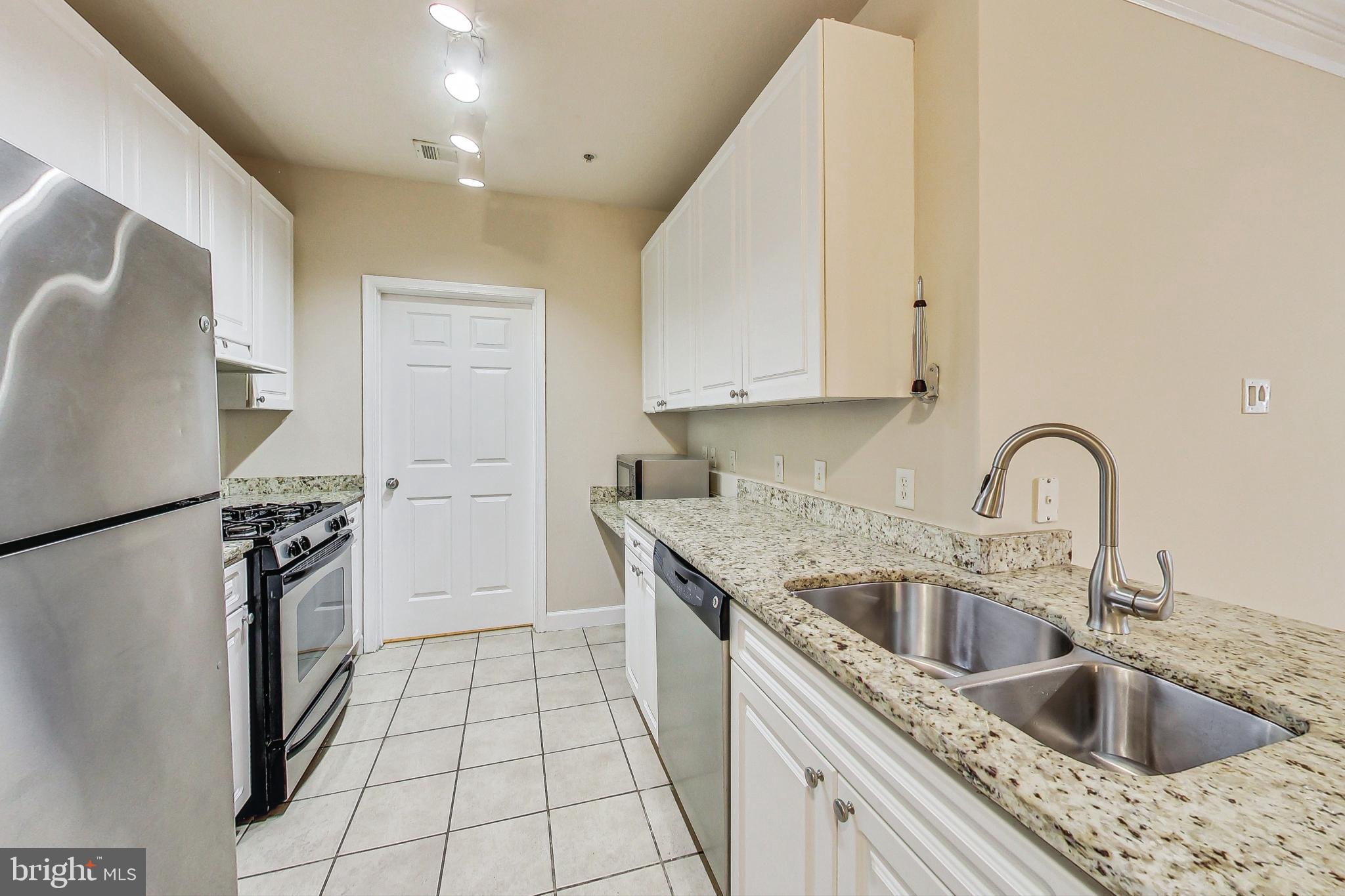 FITZ AT ROCKVILLE TOWN C - Residential Lease