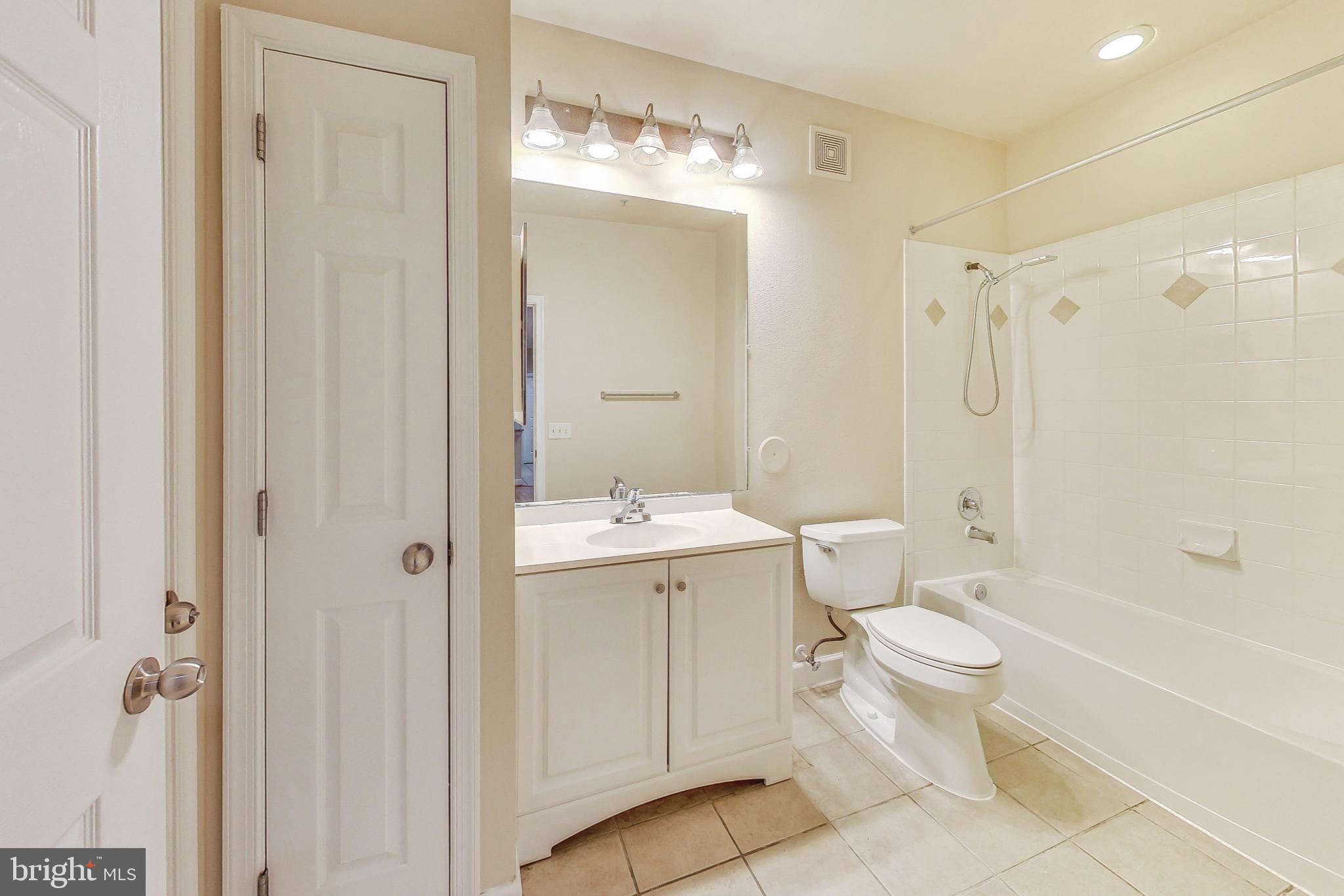 FITZ AT ROCKVILLE TOWN C - Residential Lease