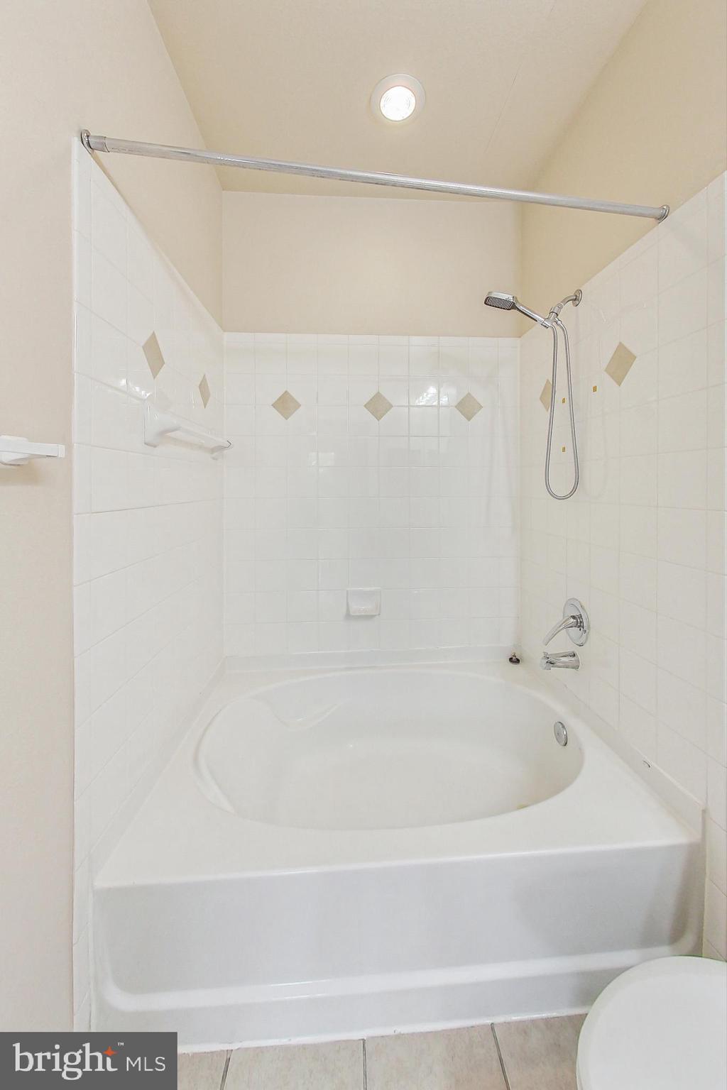 FITZ AT ROCKVILLE TOWN C - Residential Lease