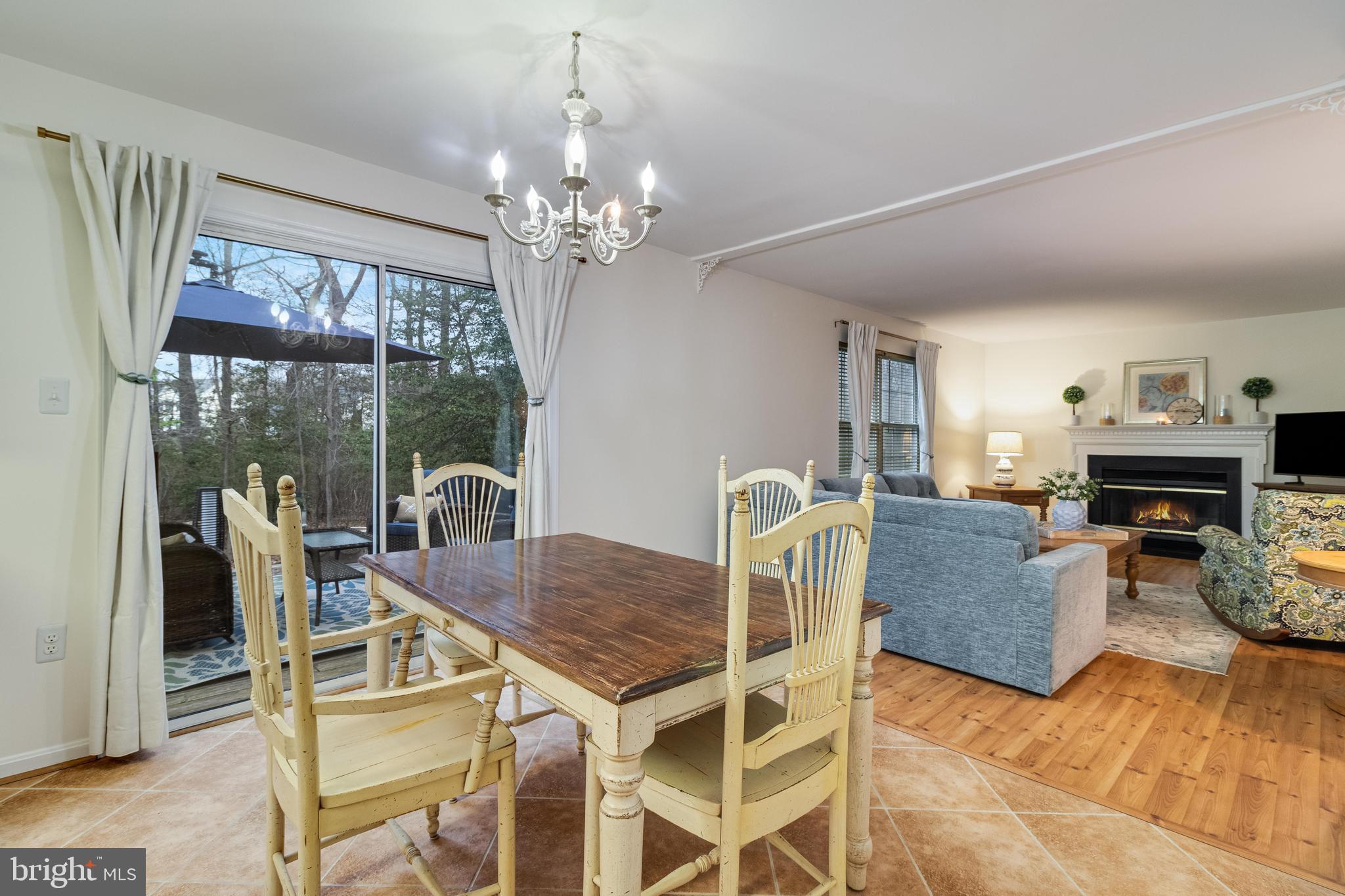 3074 LAKE HILL COURT