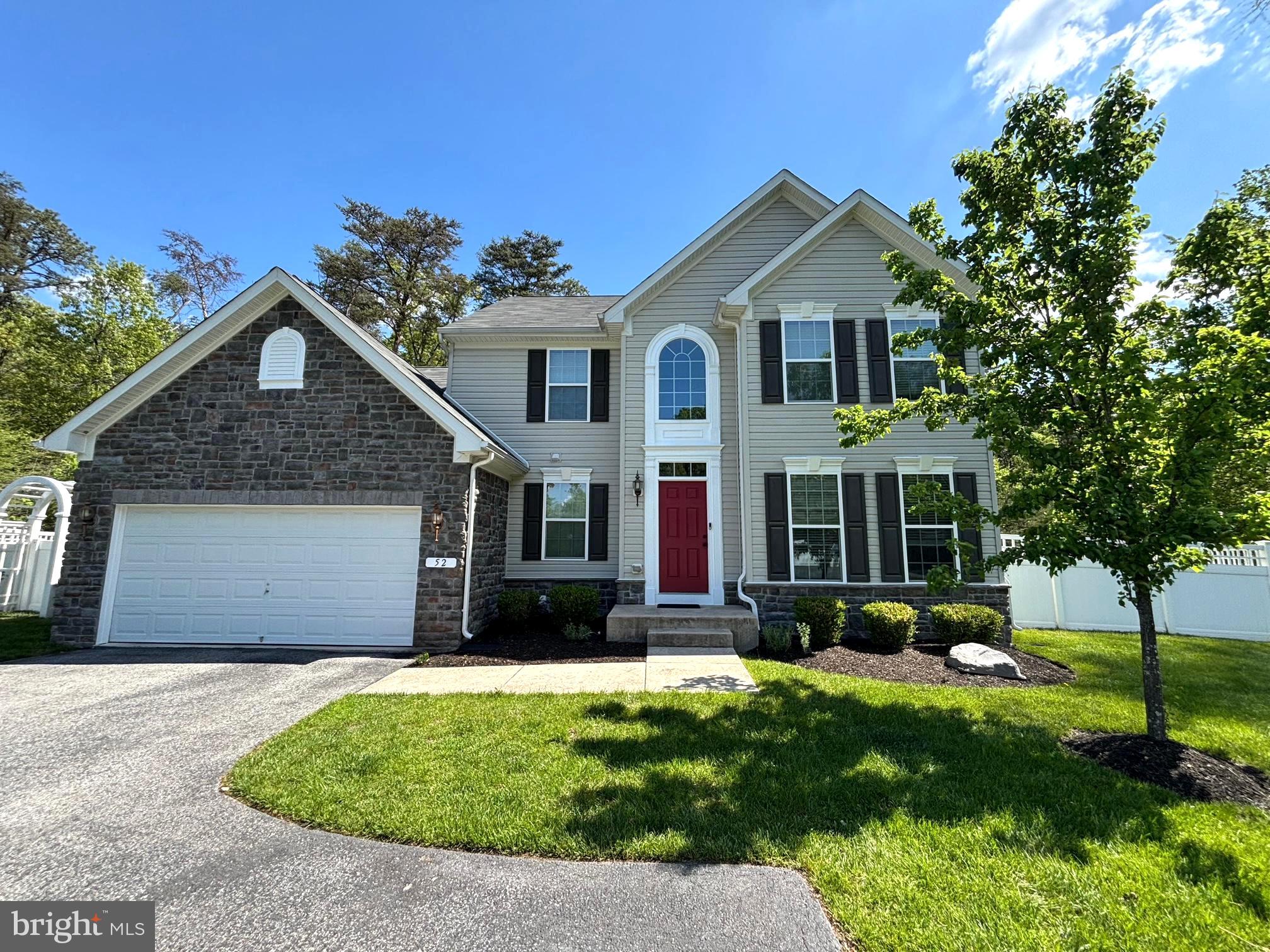 52 RICHARD AVENUE