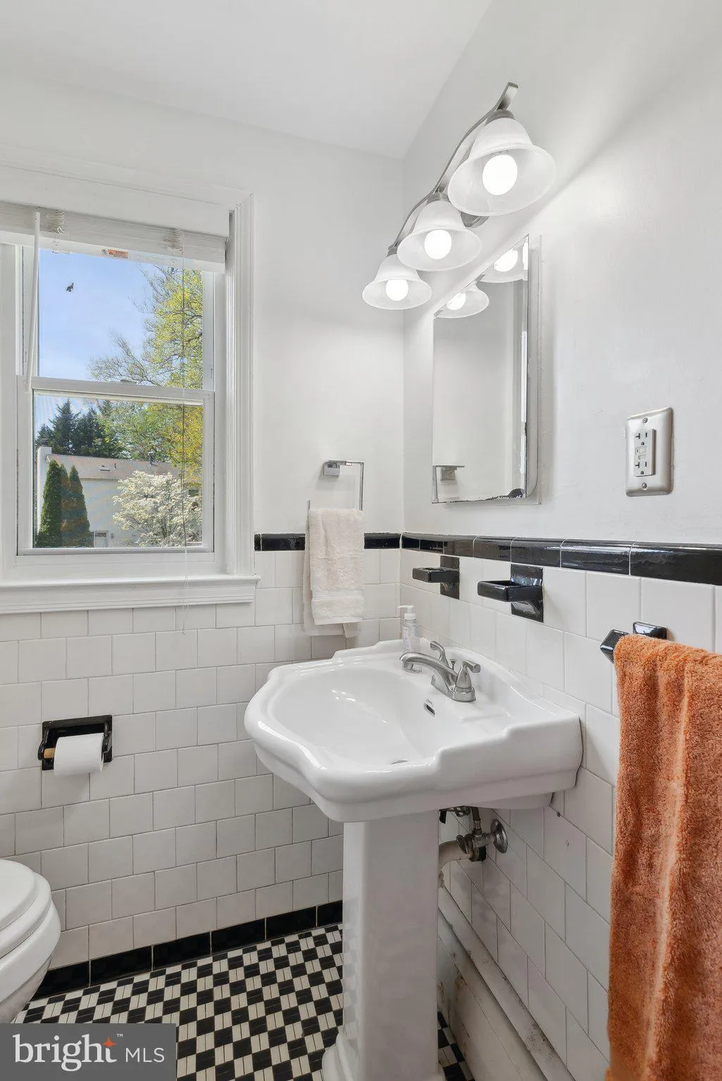 Lutherville Timonium, Maryland 21093, United States, 3 Bedrooms Bedrooms, ,2 BathroomsBathrooms,Residential,Pending,116965