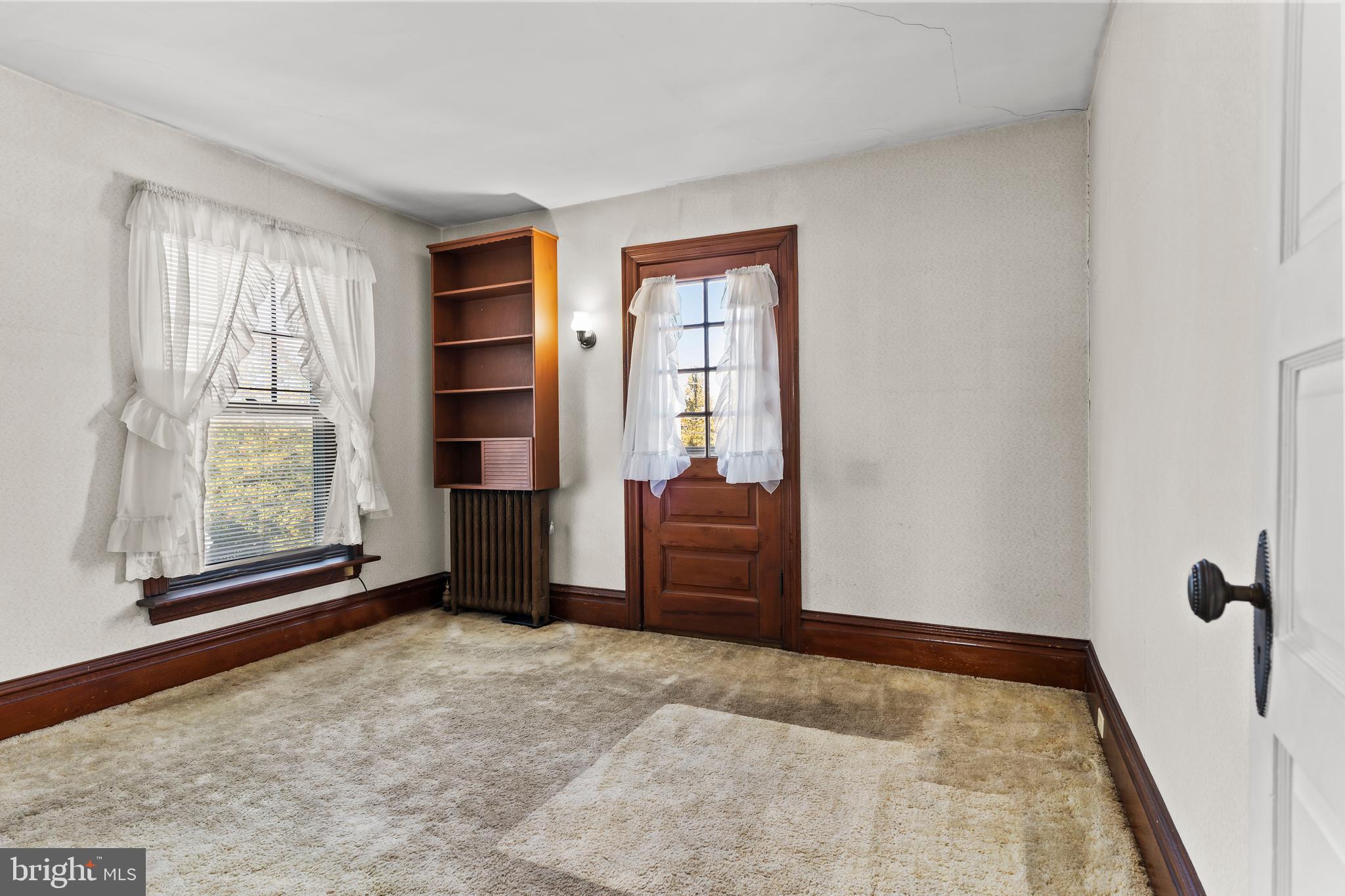 SOUTH EARLINGTON - Residential