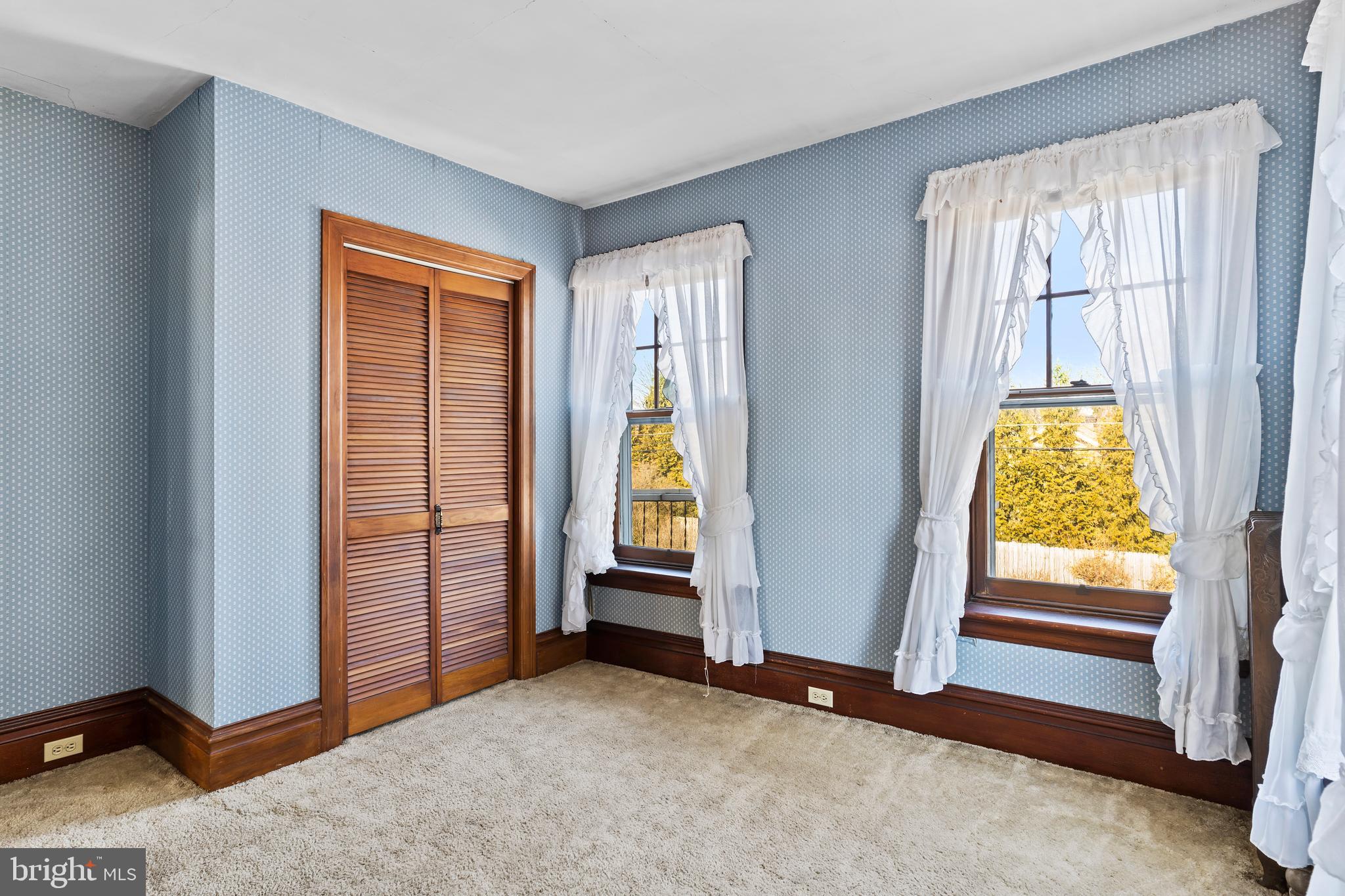 SOUTH EARLINGTON - Residential