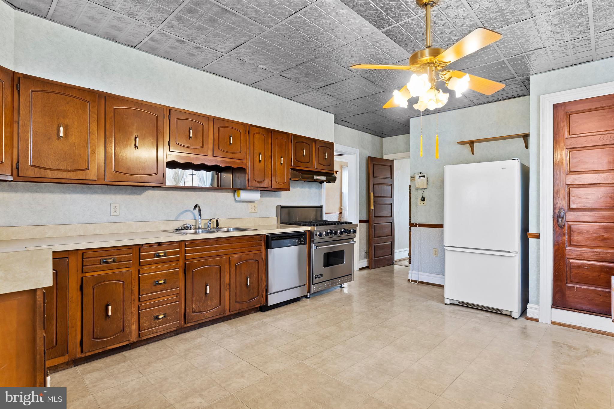 SOUTH EARLINGTON - Residential