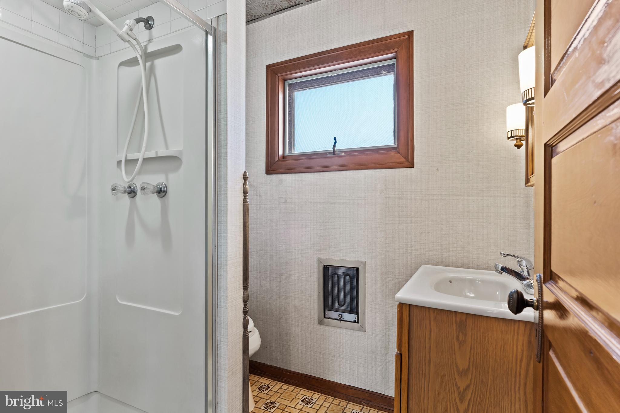 SOUTH EARLINGTON - Residential