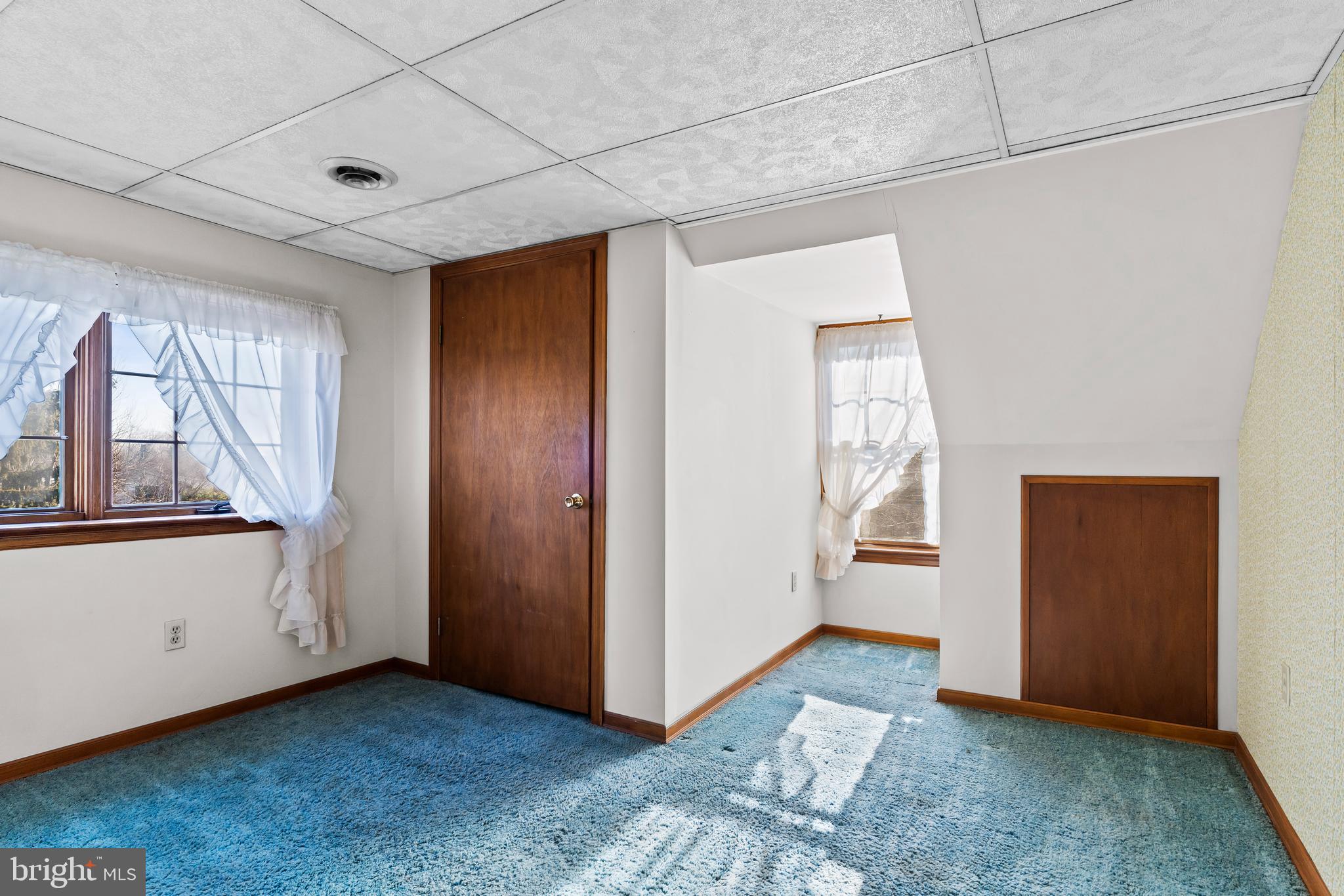 SOUTH EARLINGTON - Residential