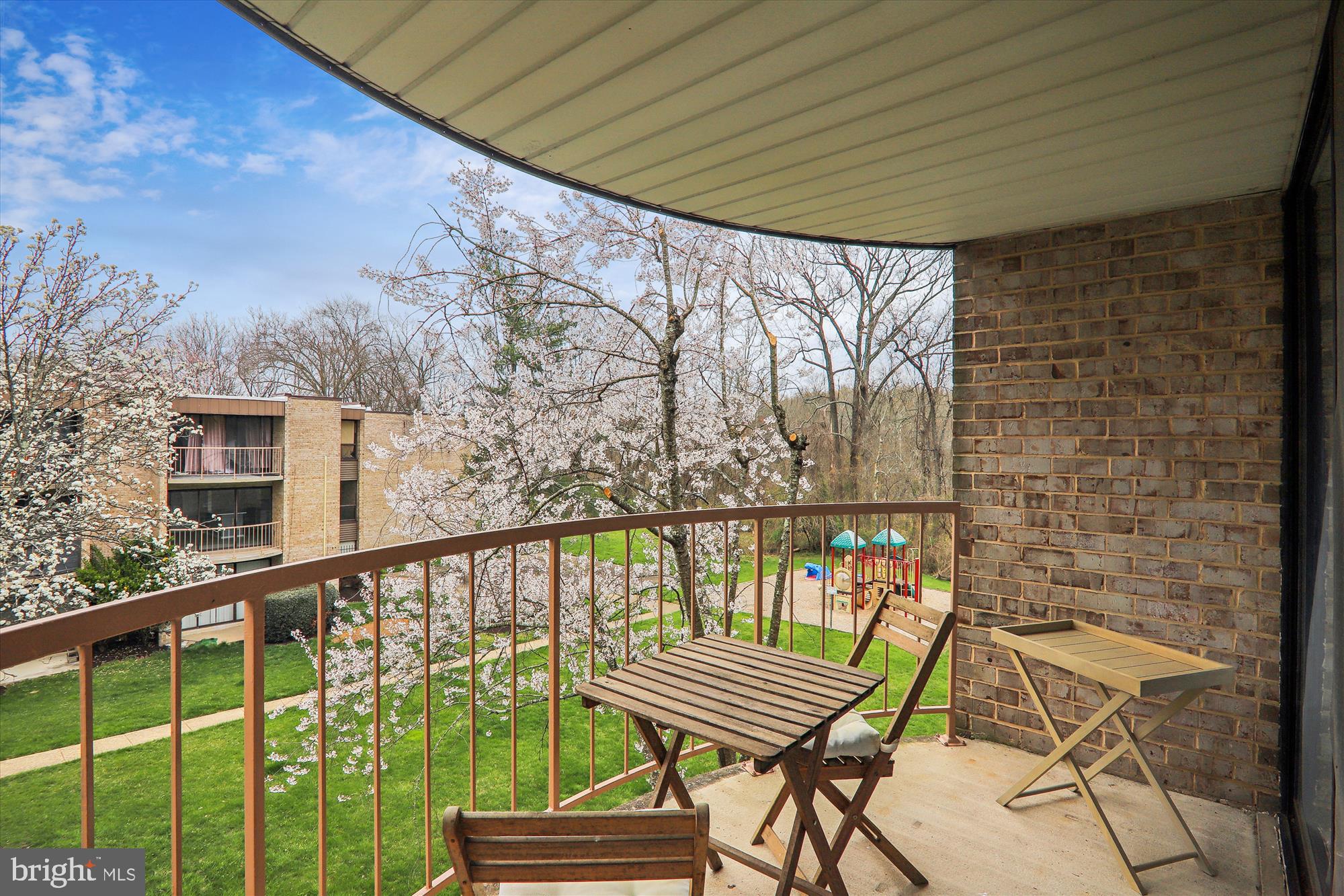 HUNTLEY SQUARE CONDOMINIUMS - Residential