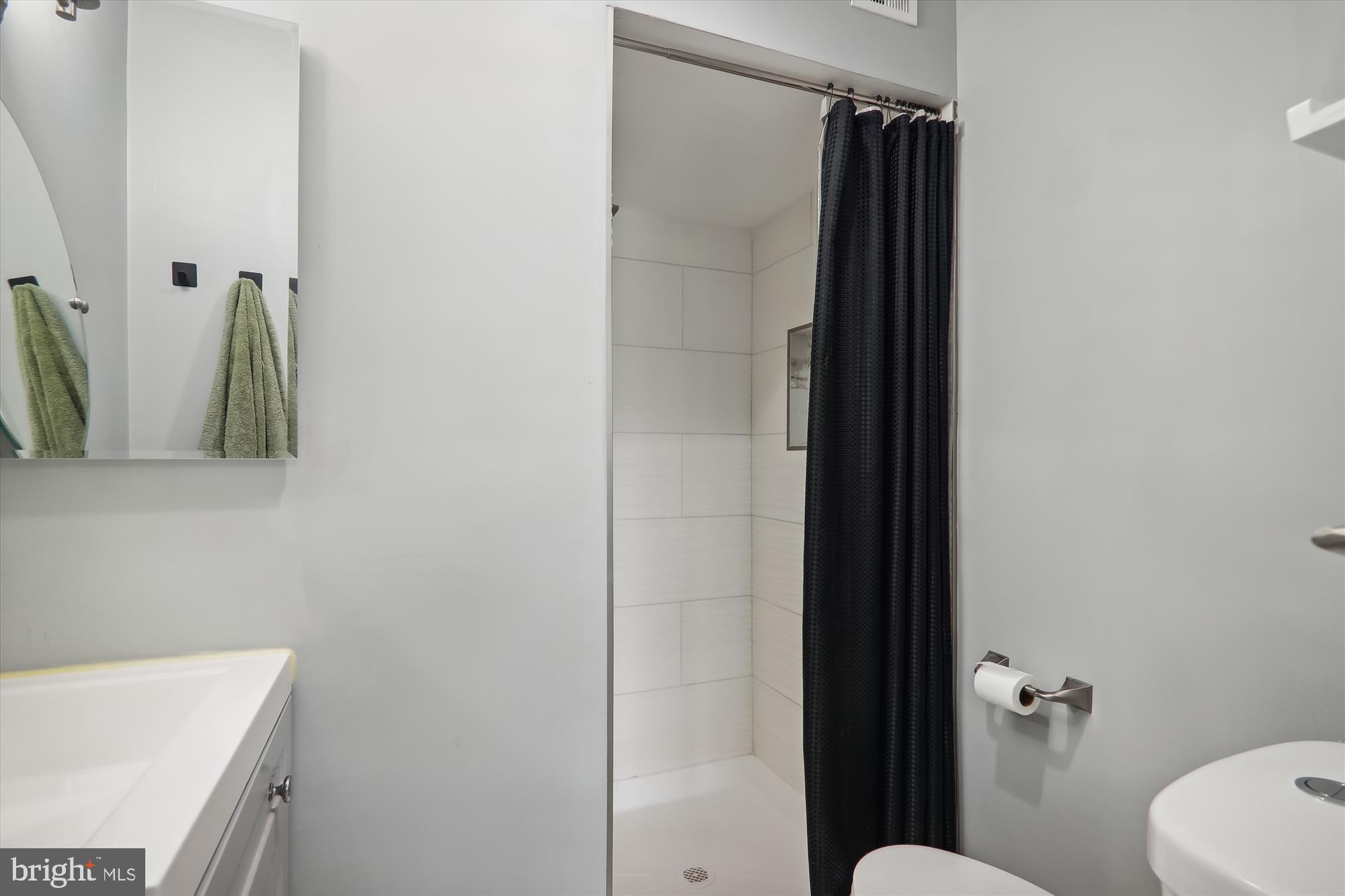 HUNTLEY SQUARE CONDOMINIUMS - Residential