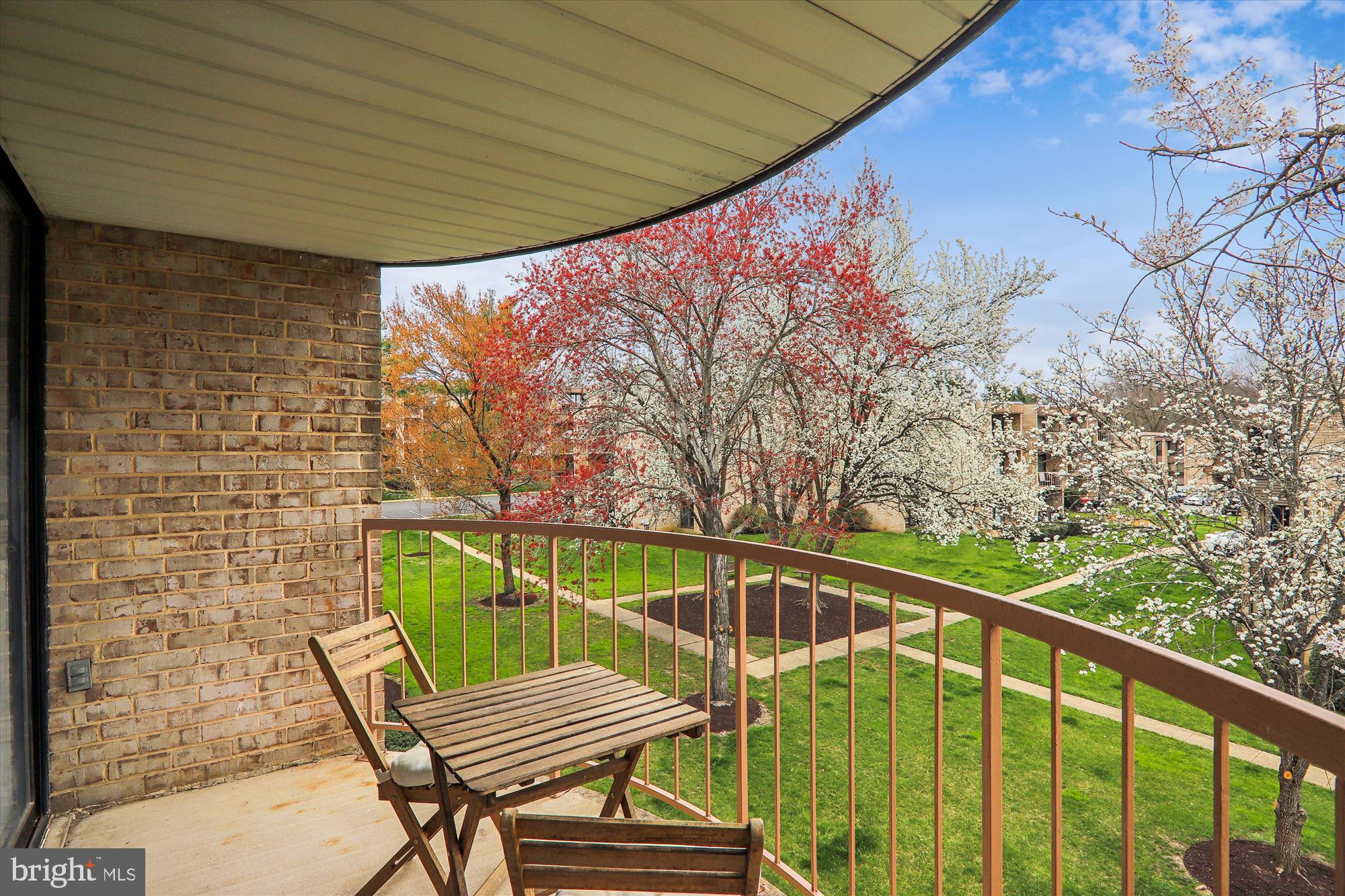 HUNTLEY SQUARE CONDOMINIUMS - Residential