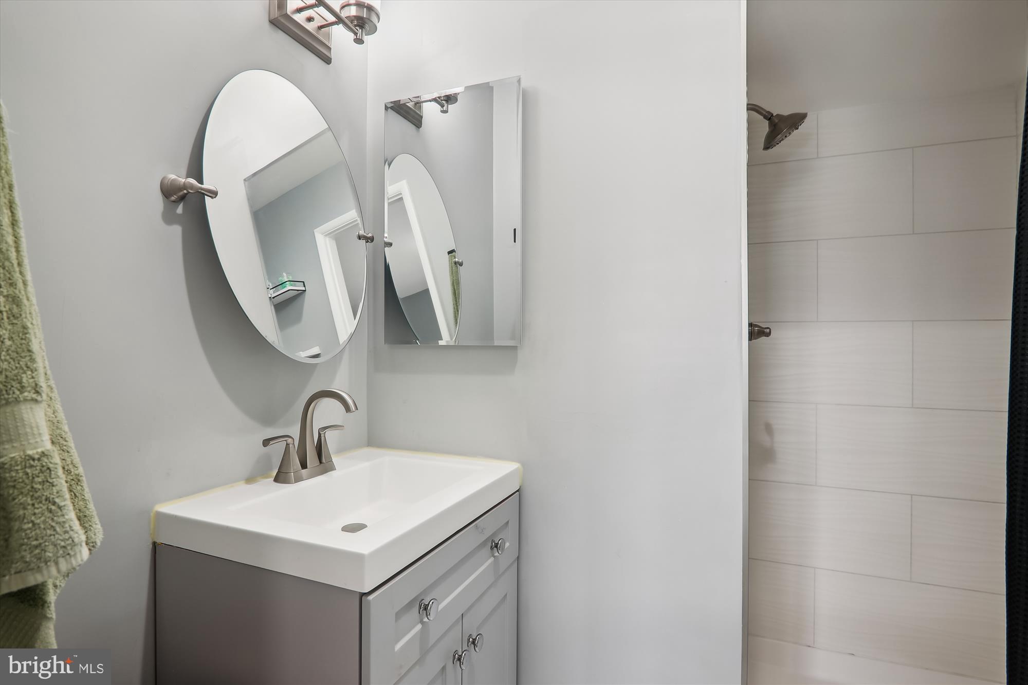 HUNTLEY SQUARE CONDOMINIUMS - Residential