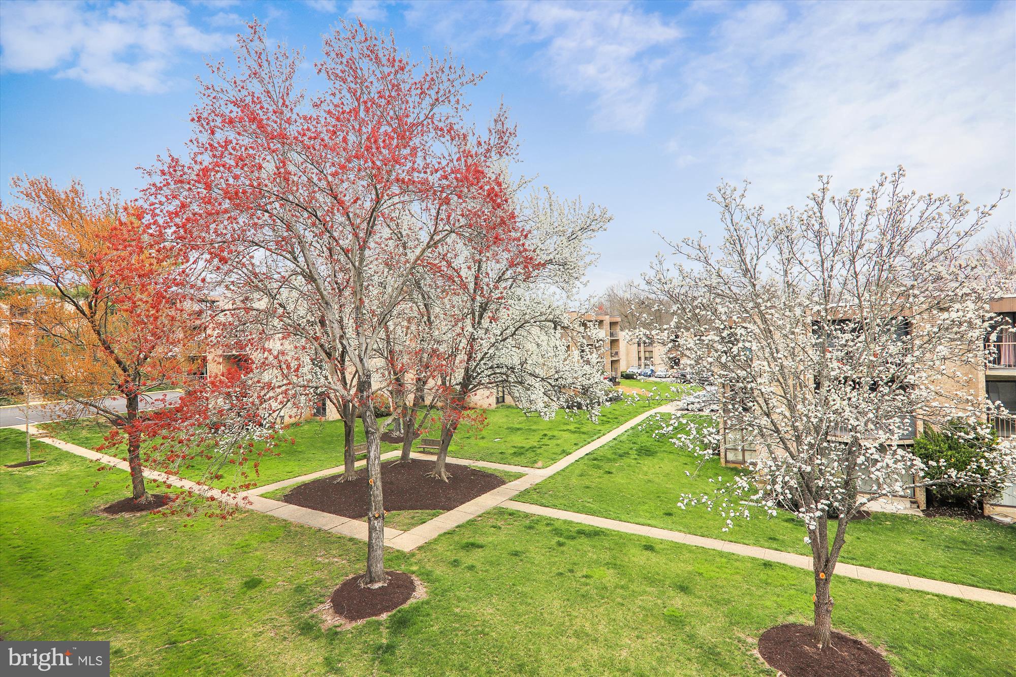 HUNTLEY SQUARE CONDOMINIUMS - Residential